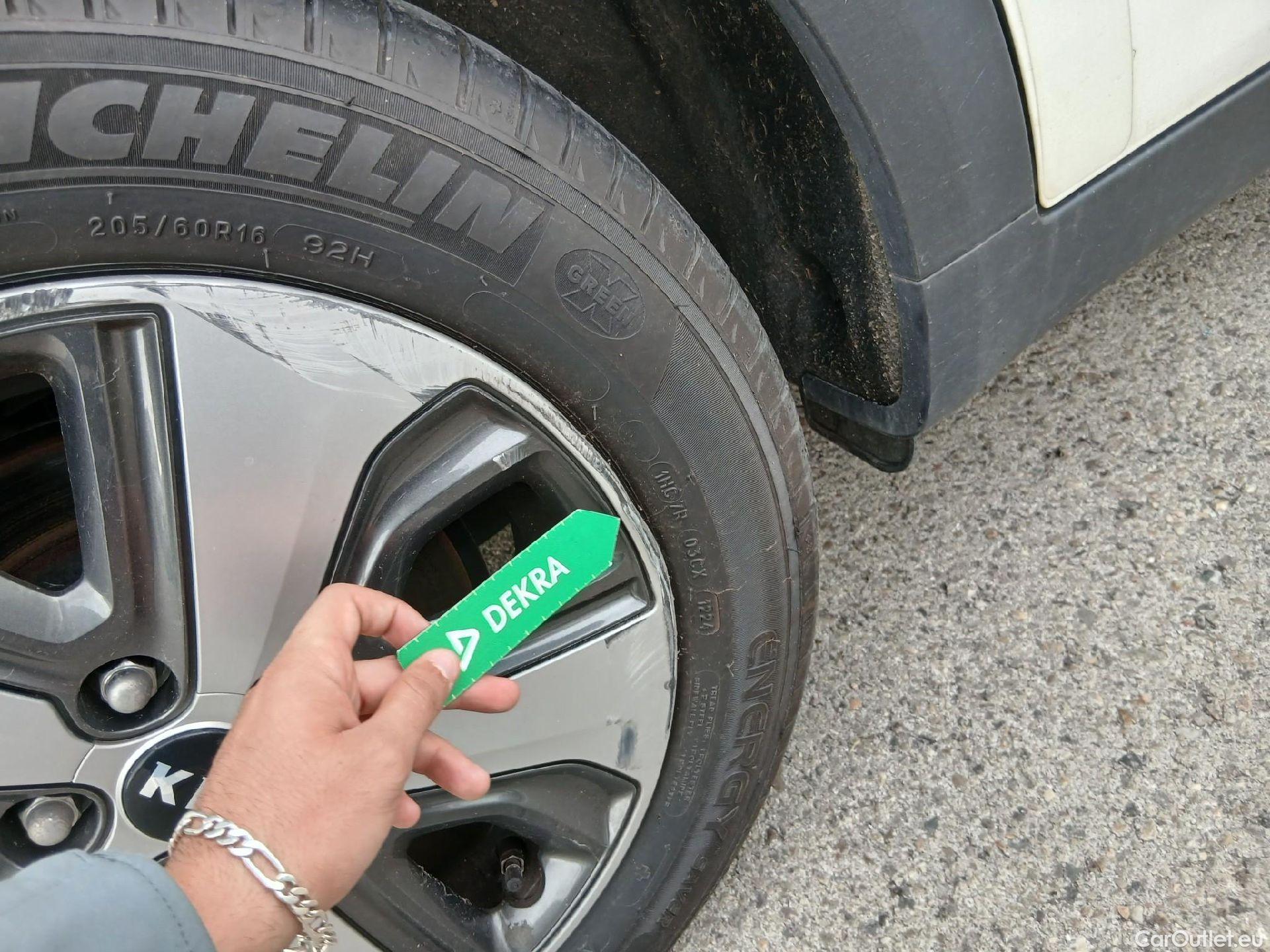  KIA  Niro KIA  Hïbrido Enchufable / 2016 / 5P / crossover 1.6 GDi Híbrido Enchufable 104kW Drive #10