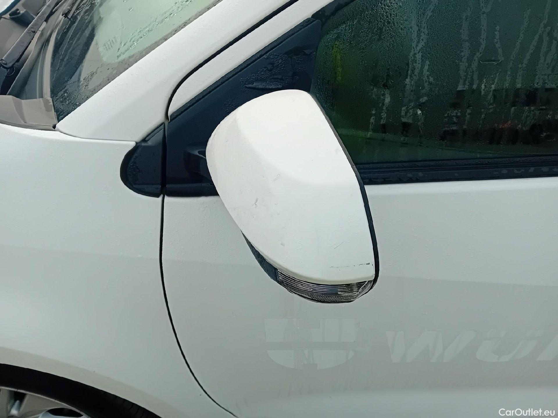  Toyota  Yaris TOYOTA  / 2020 / 5P / berlina con portón 1.5 120H Business Plus #8