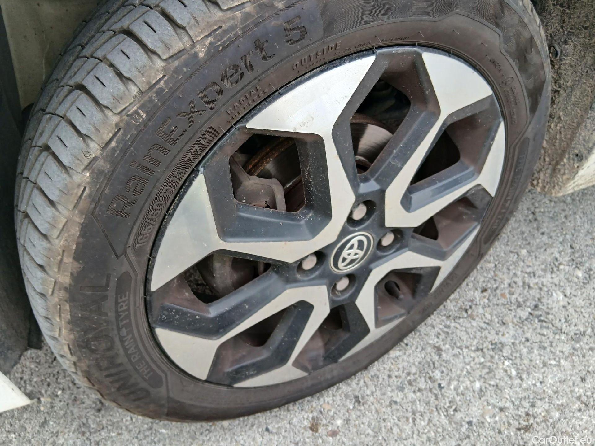  Toyota  Aygo TOYOTA  / 2018 / 5P / minicoche 1.0 70 x-play #6