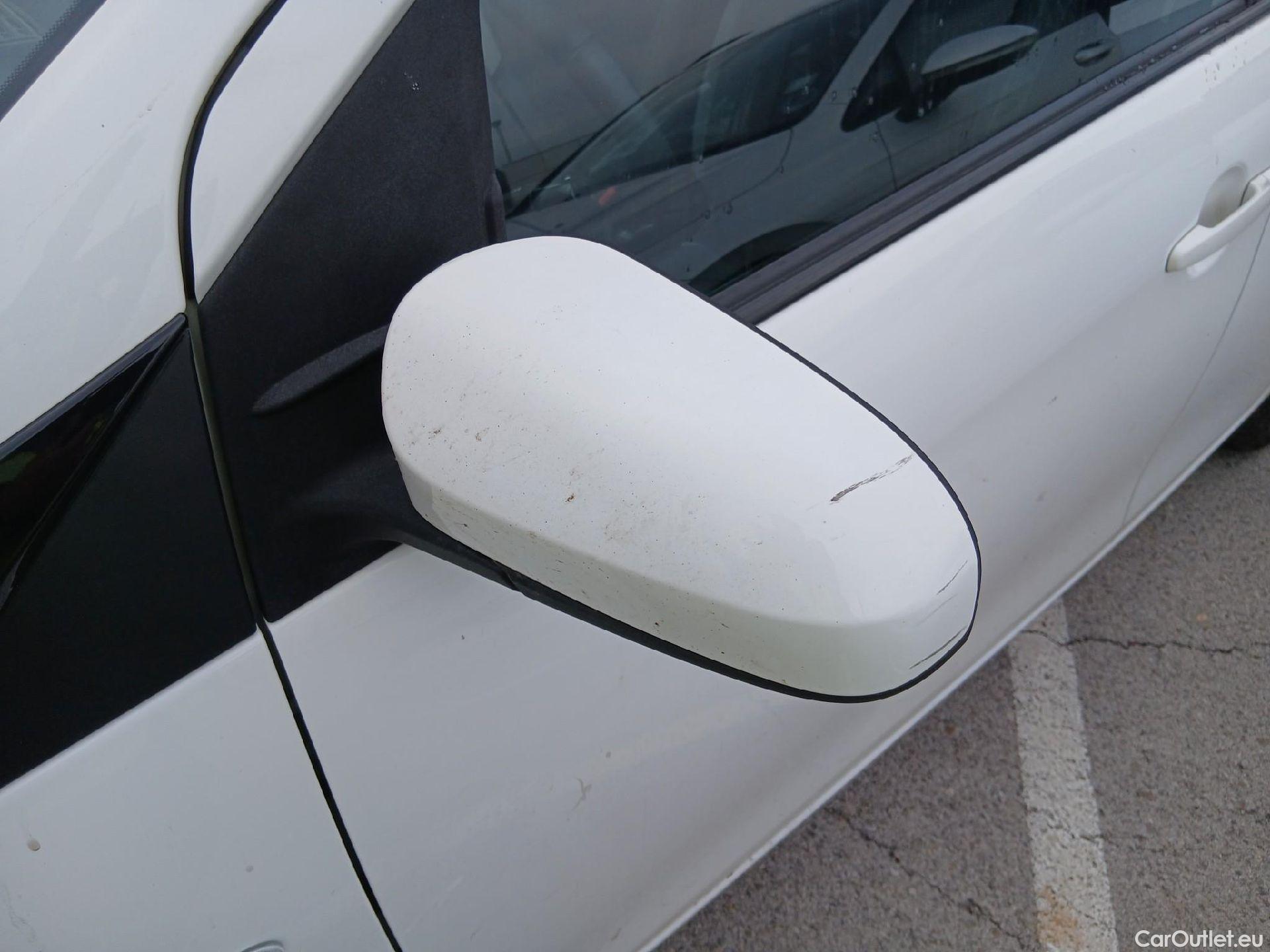  Toyota  Aygo TOYOTA  / 2018 / 5P / minicoche 1.0 70 x-play #8