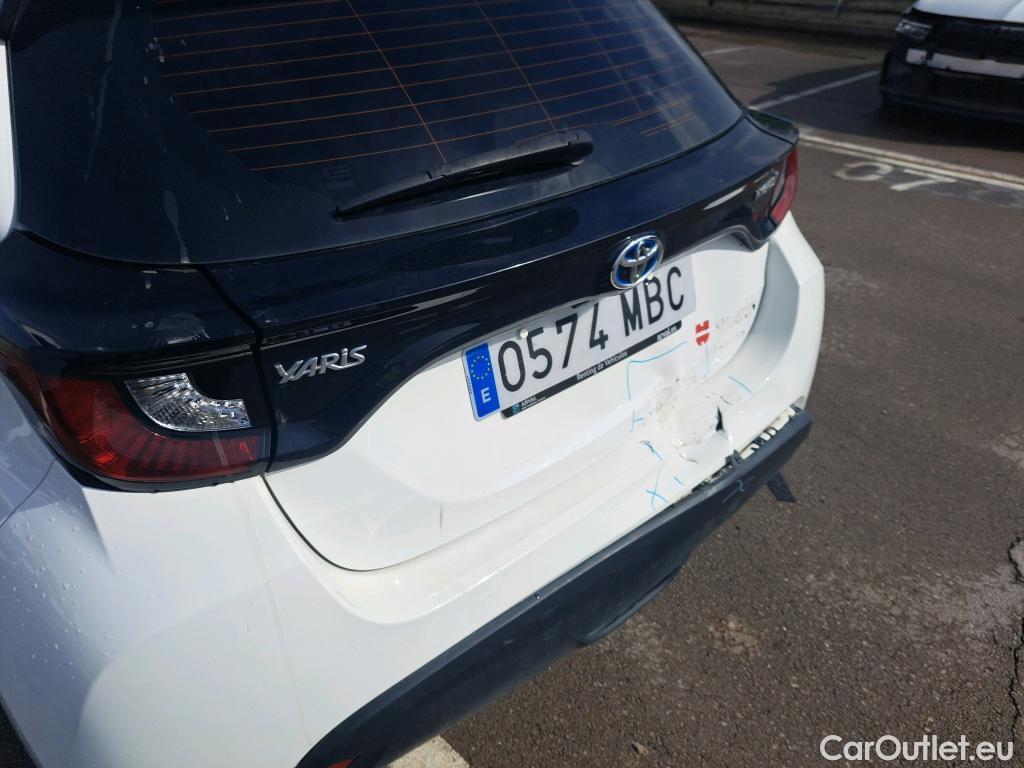  Toyota  Yaris TOYOTA  / 2020 / 5P / berlina con portón 1.5 120H Business Plus #21