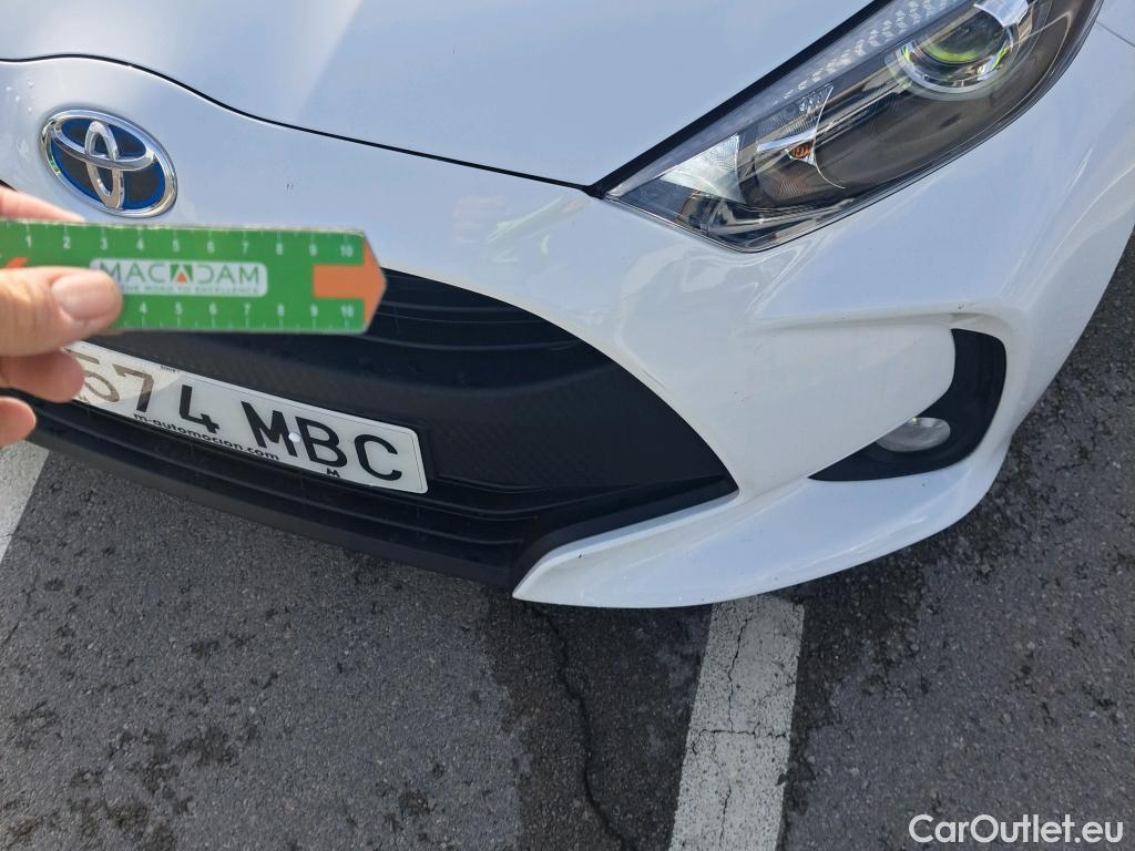  Toyota  Yaris TOYOTA  / 2020 / 5P / berlina con portón 1.5 120H Business Plus #29