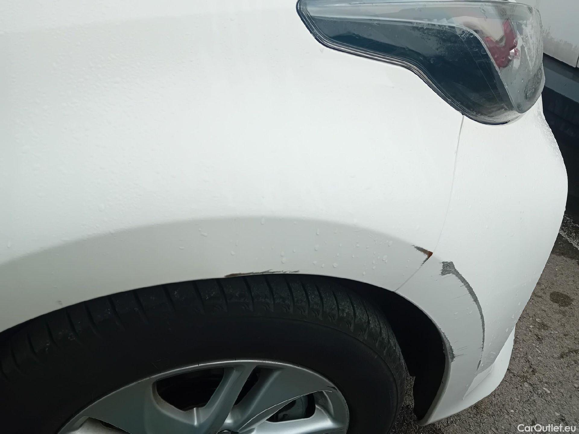  Toyota  Yaris TOYOTA  / 2020 / 5P / berlina con portón 1.5 120H Business Plus #21