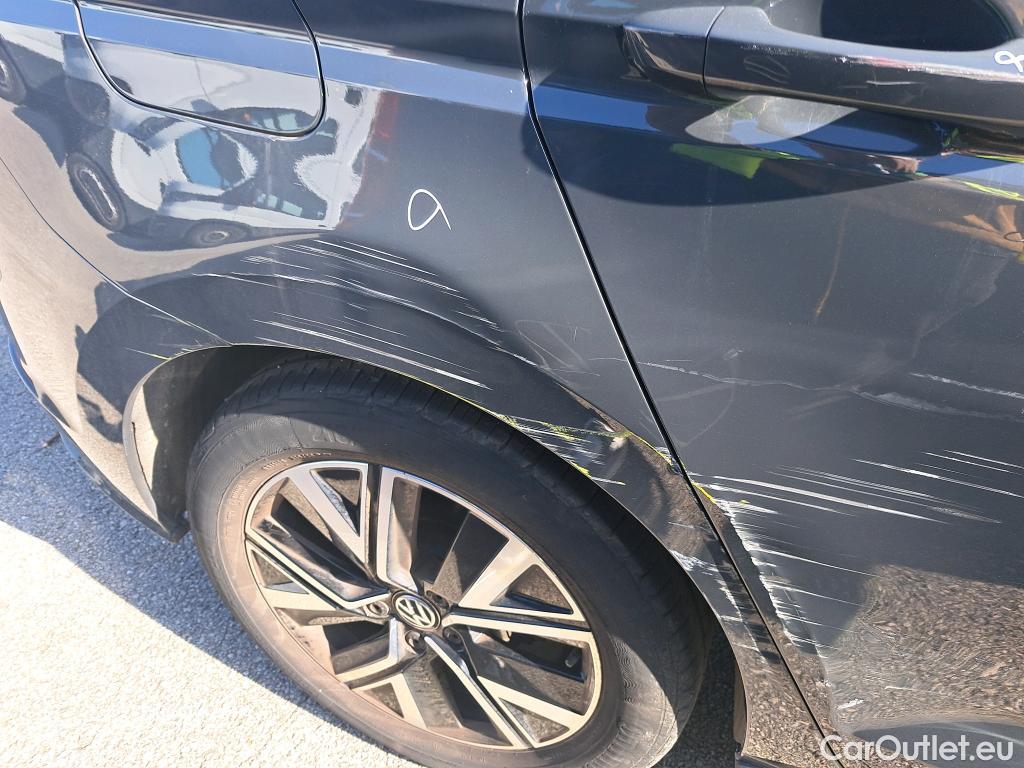  Volkswagen  Touran VOLKSWAGEN  / 2015 / 5P / monovolumen compacto Sport 2.0 TDI 110kW (150CV) #3