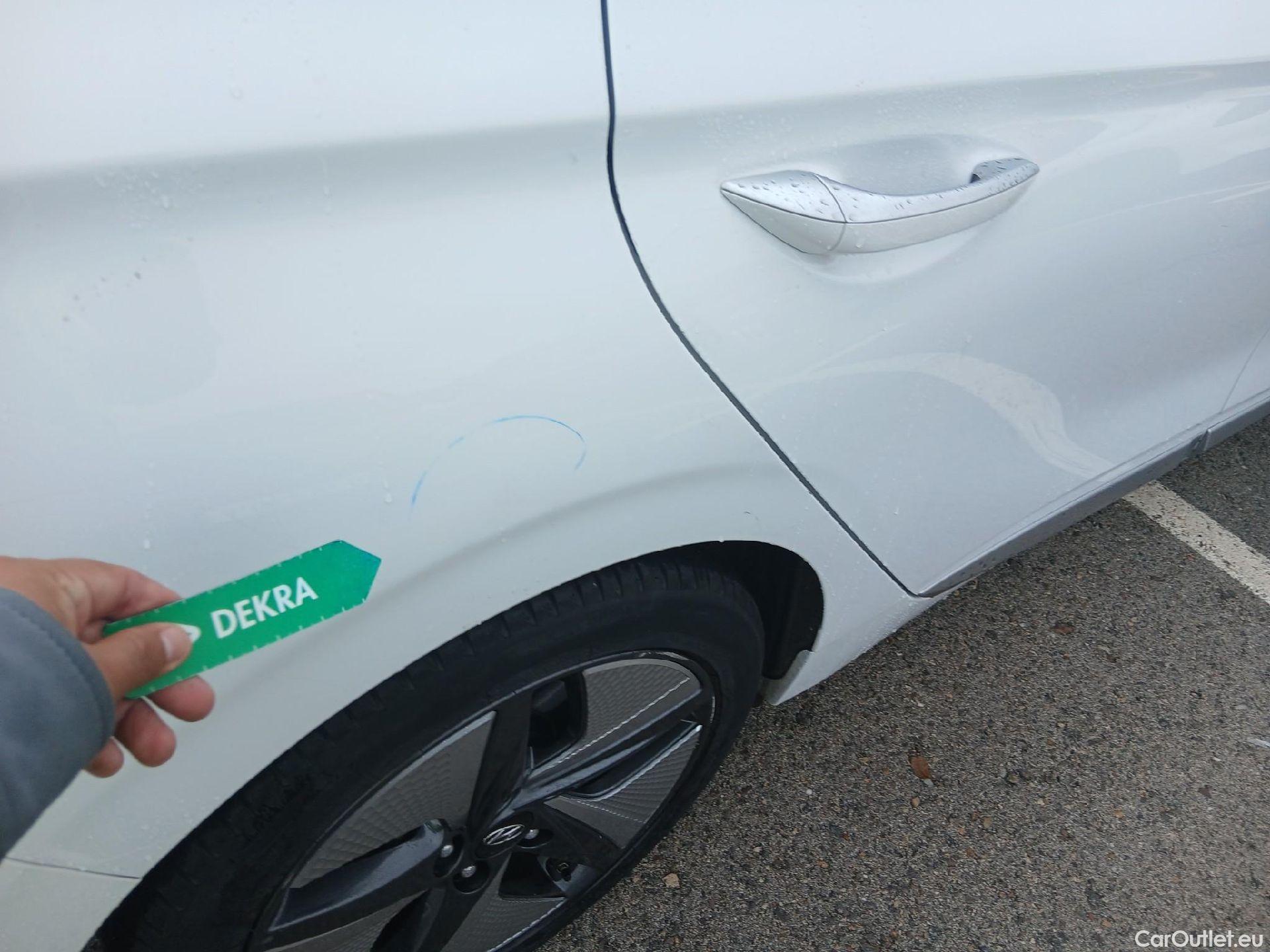  Hyundai   Ioniq HYUNDAI / 2019 / 5P / berlina con portón 1.6 GDI HEV Tecno DCT #18