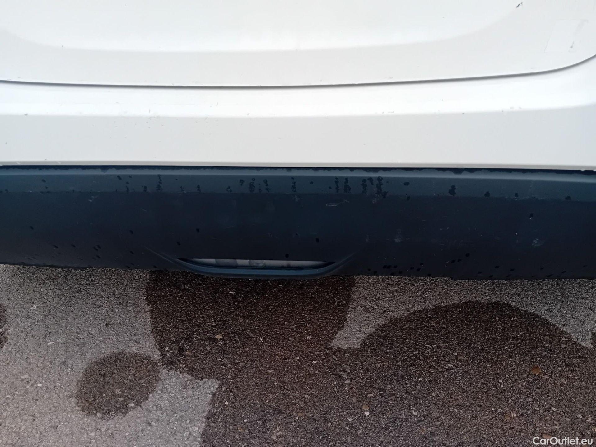  Toyota  Yaris TOYOTA  / 2020 / 5P / berlina con portón 1.5 120H Business Plus #15