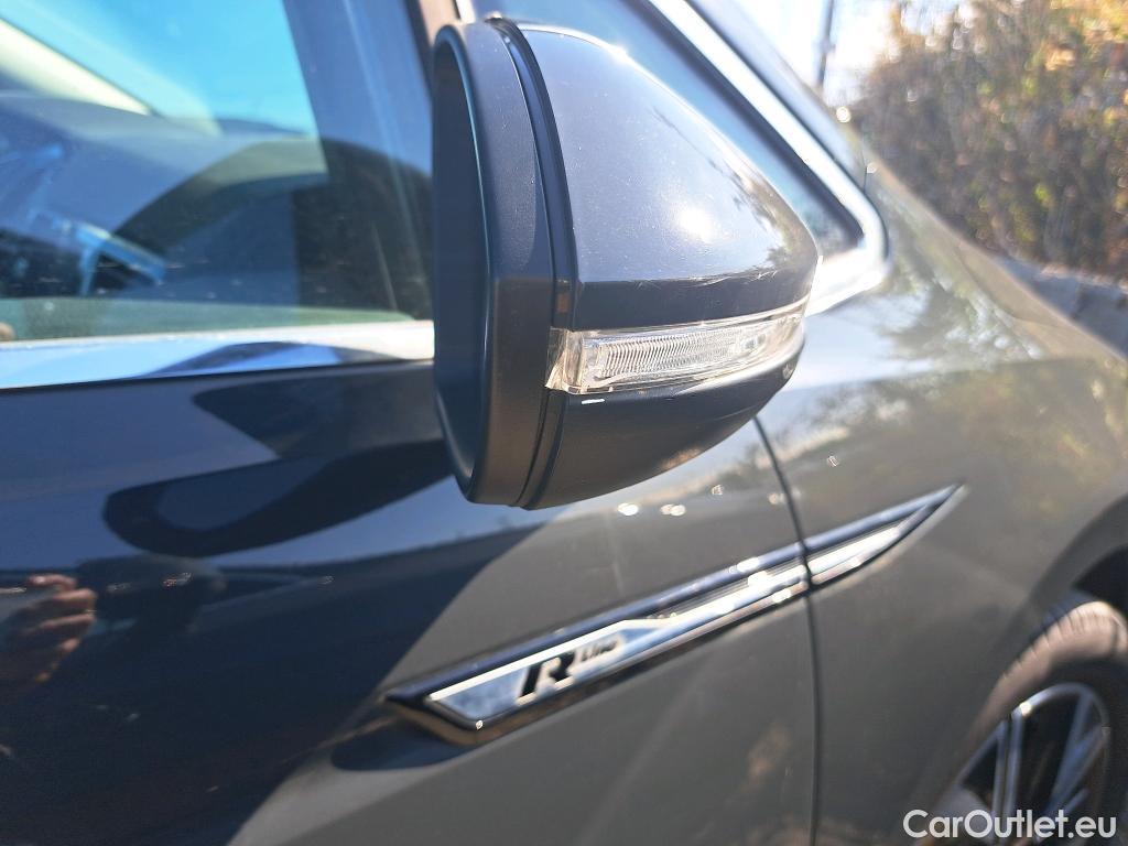  Volkswagen  Touran VOLKSWAGEN  / 2015 / 5P / monovolumen compacto Sport 2.0 TDI 110kW (150CV) #35