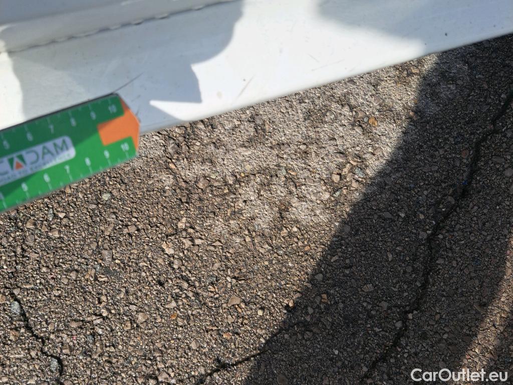  Toyota  Yaris TOYOTA  / 2020 / 5P / berlina con portón 1.5 120H Business Plus #35