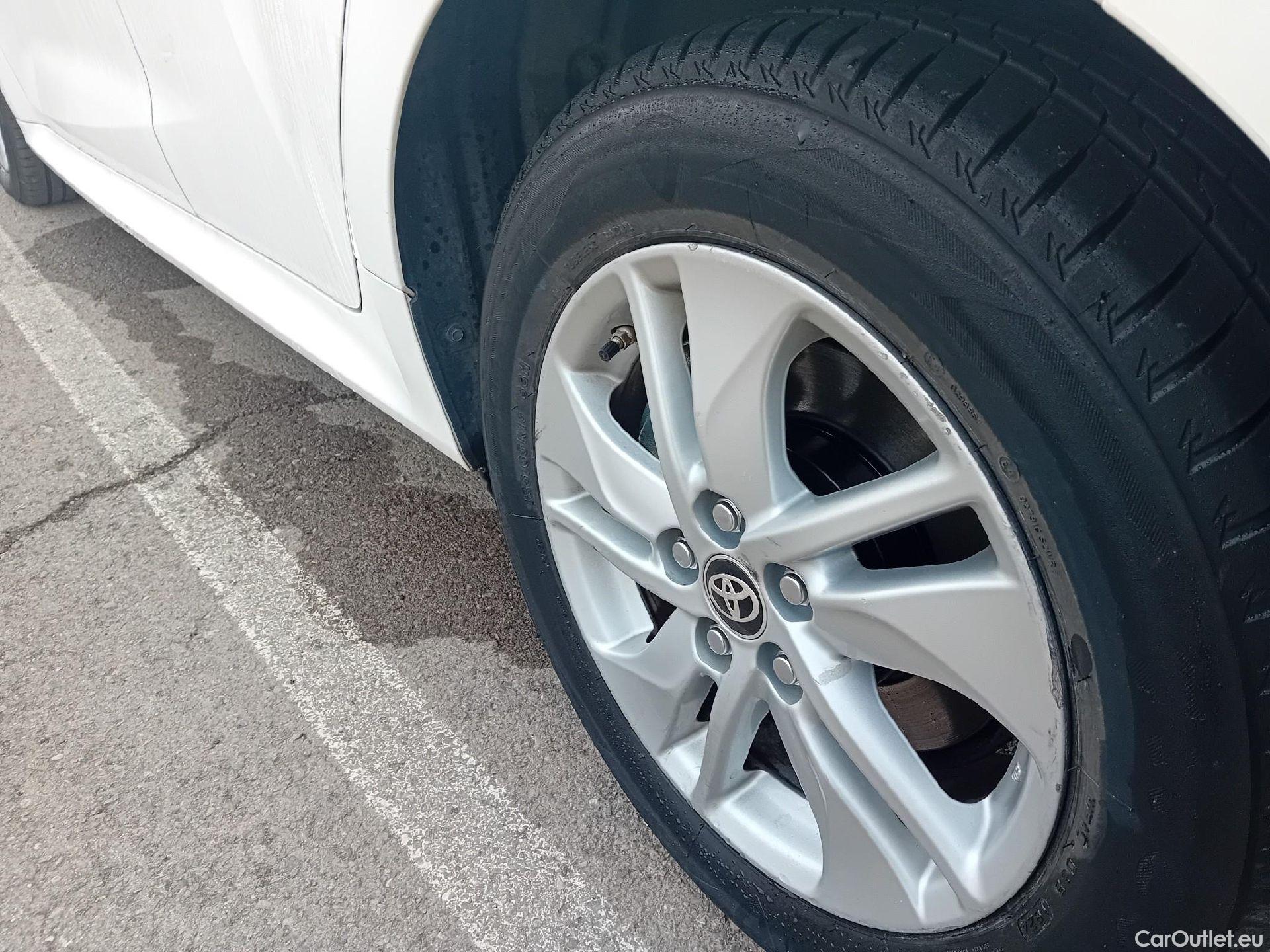  Toyota  Yaris TOYOTA  / 2020 / 5P / berlina con portón 1.5 120H Business Plus #12