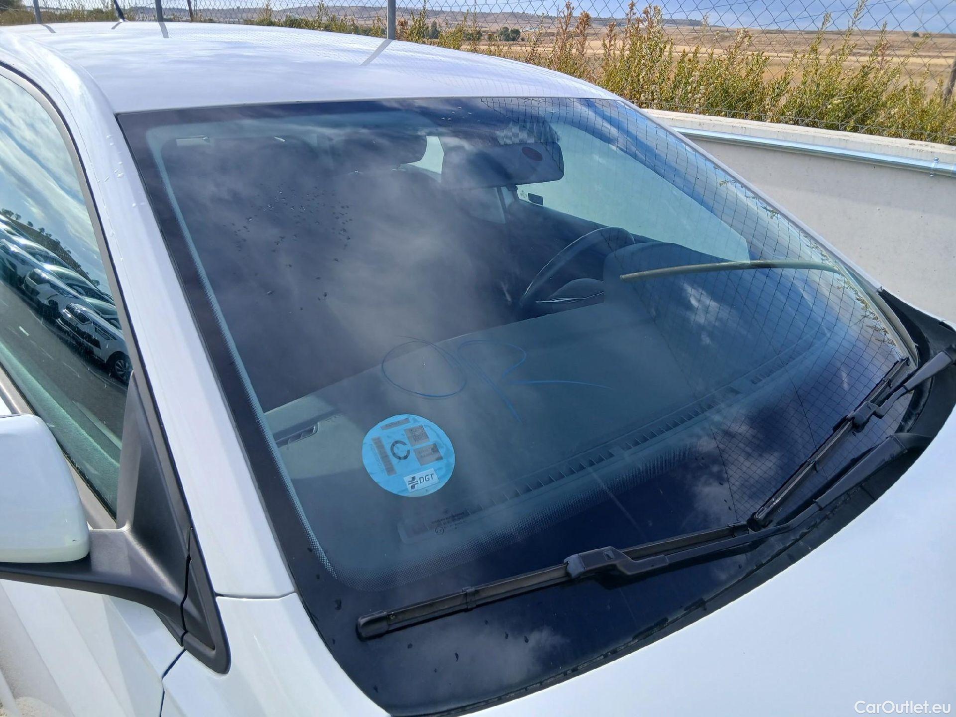  Volkswagen  Polo VOLKSWAGEN  / 2017 / 5P / berlina con portón Advance 1.0 TSI 70kW (95CV) #4