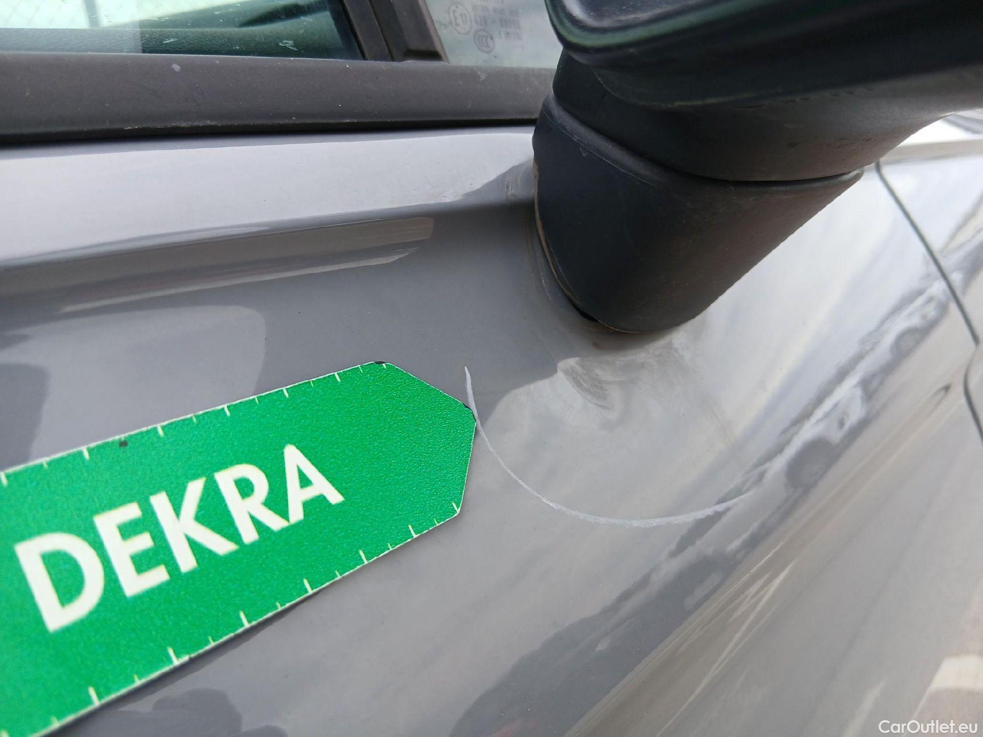  Volkswagen  Tiguan VOLKSWAGEN  / 2020 / 5P / todoterreno Life 2.0 TDI 110kW (150CV) DSG #40