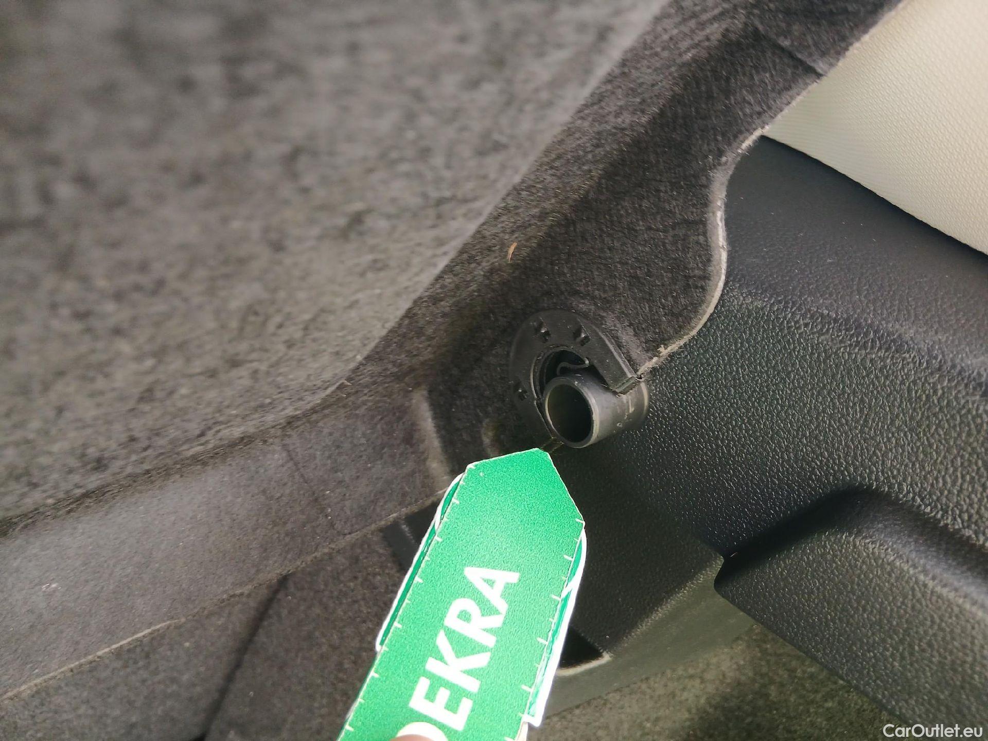  Volkswagen  T-ROC VOLKSWAGEN  / 2017 / 5P / todoterreno Advance 2.0 TDI 110kW (150CV) DSG (AC2) #4