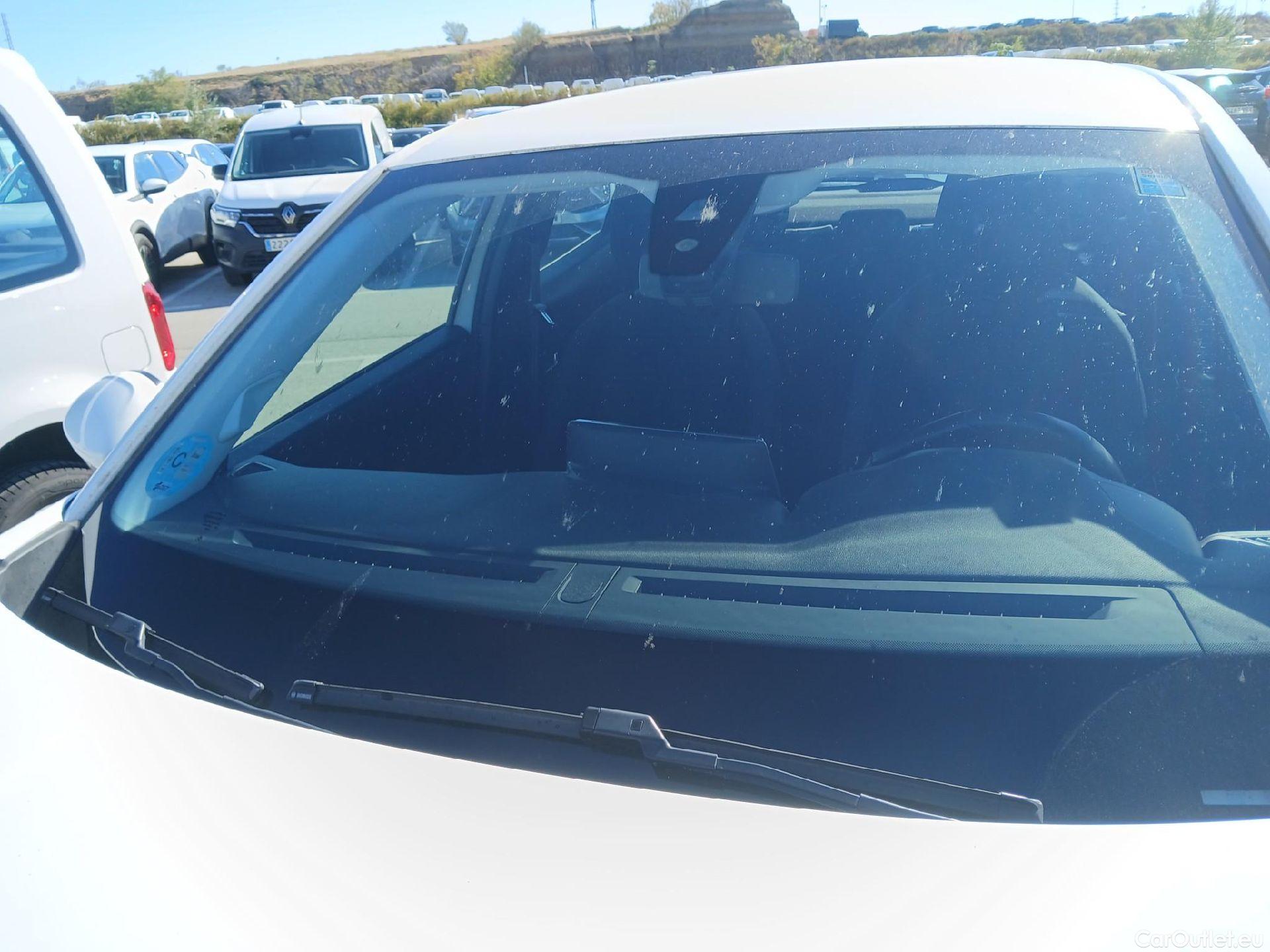  Peugeot  2008 PEUGEOT  / 2019 / 5P / todoterreno Active BlueHDI 81kW (110CV) #15