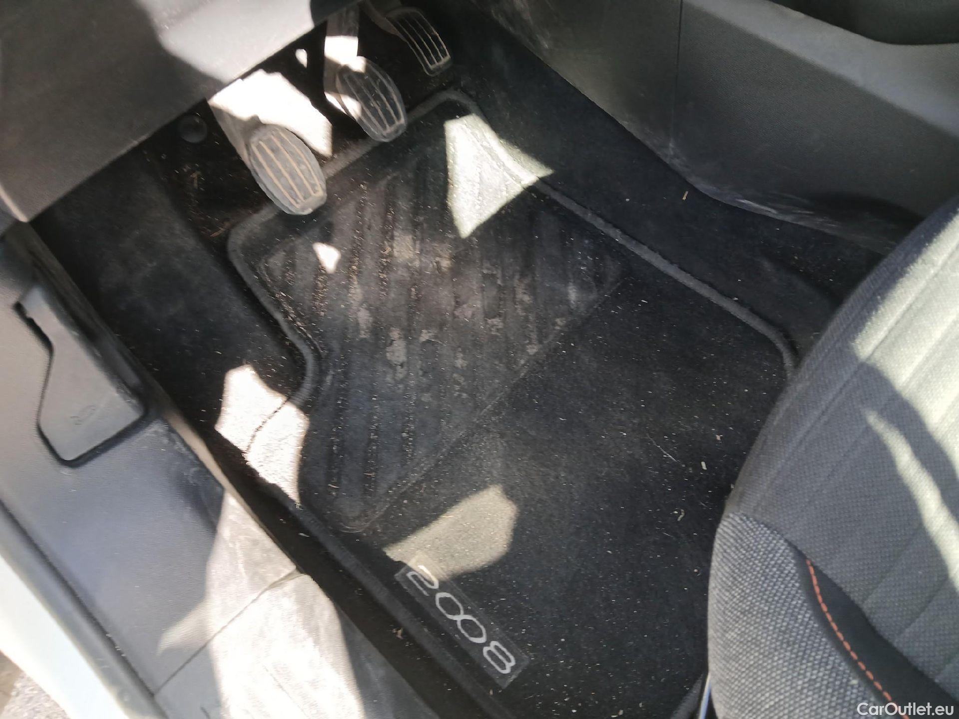  Peugeot  2008 PEUGEOT  / 2019 / 5P / todoterreno Active BlueHDI 81kW (110CV) #4