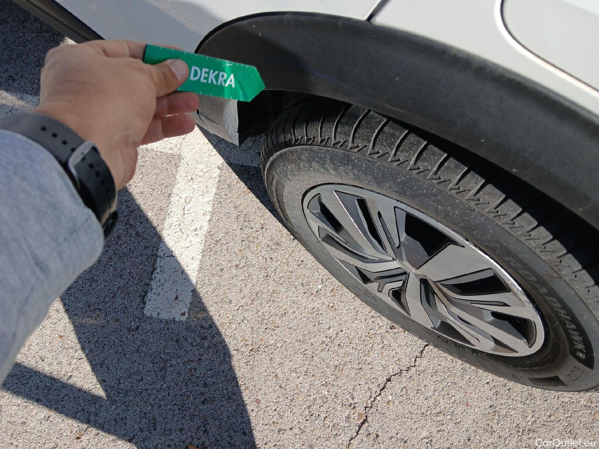  Peugeot  2008 PEUGEOT  / 2019 / 5P / todoterreno Active BlueHDI 81kW (110CV) #19