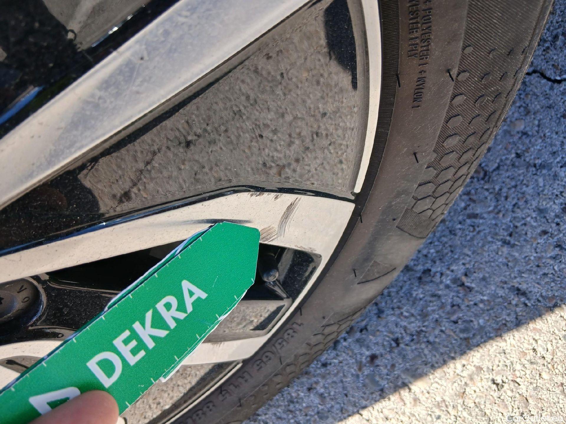  Volkswagen  Polo VOLKSWAGEN  / 2021 / 5P / berlina con portón Life 1.0 TSI 70kW (95CV) #4