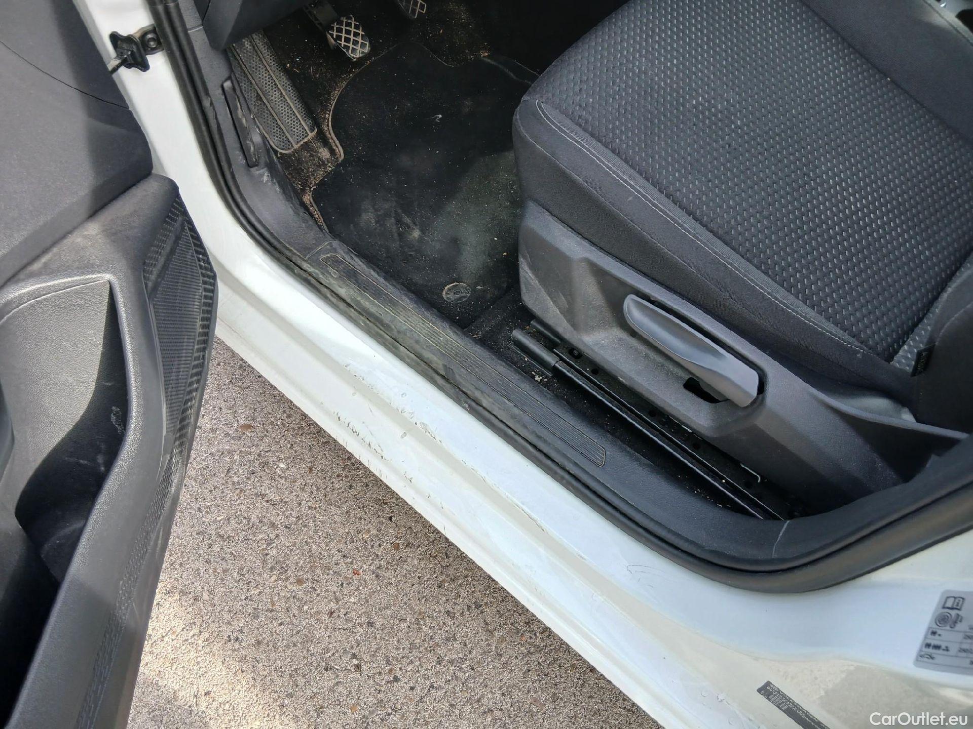  Volkswagen  Polo VOLKSWAGEN  / 2017 / 5P / berlina con portón Advance 1.0 TSI 70kW (95CV) #2