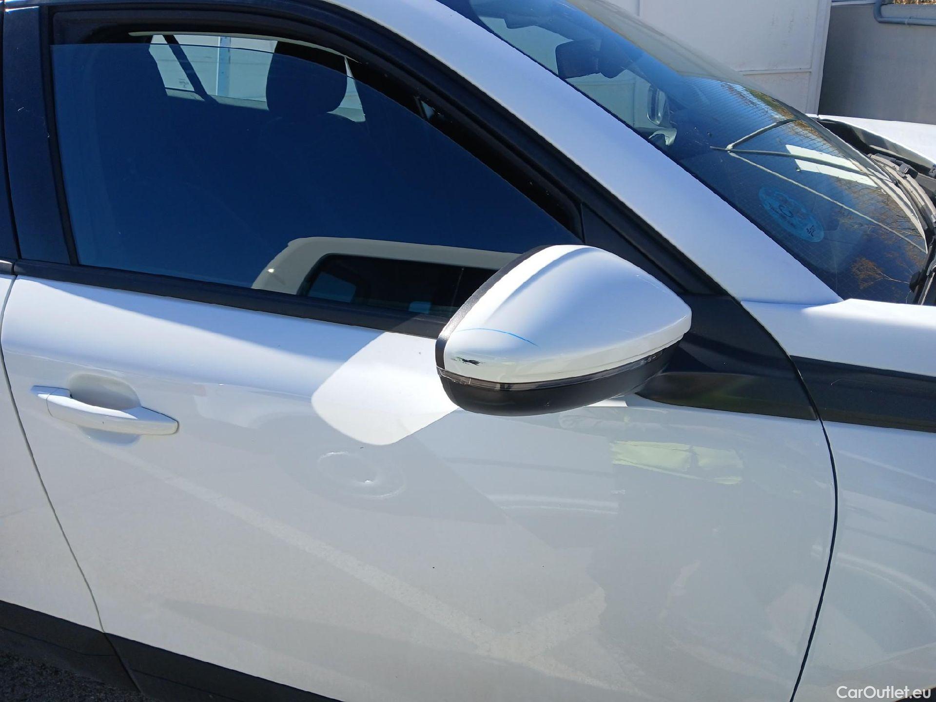  Peugeot  2008 PEUGEOT  / 2019 / 5P / todoterreno Active BlueHDI 81kW (110CV) #25