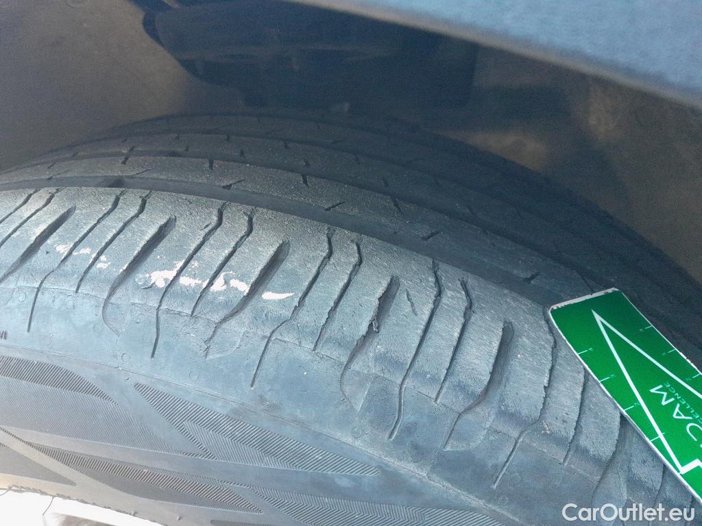  Volvo  XC 40 VOLVO XC40 / 2017 / 5P / todoterreno 1.5 T3 Momentum Pro #9