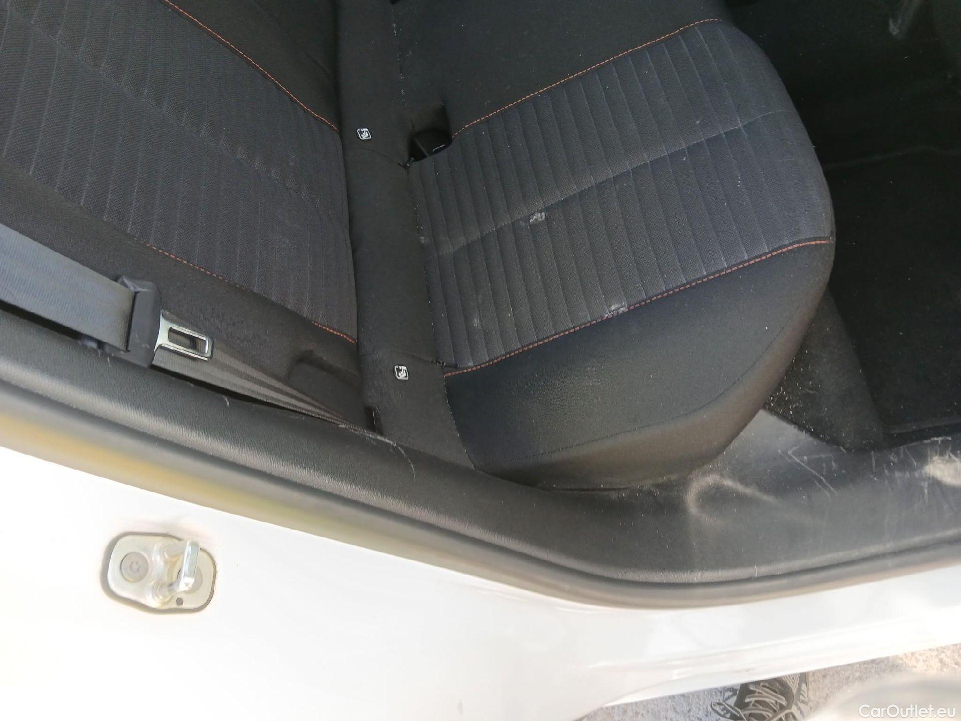  Peugeot  2008 PEUGEOT  / 2019 / 5P / todoterreno Active BlueHDI 81kW (110CV) #6