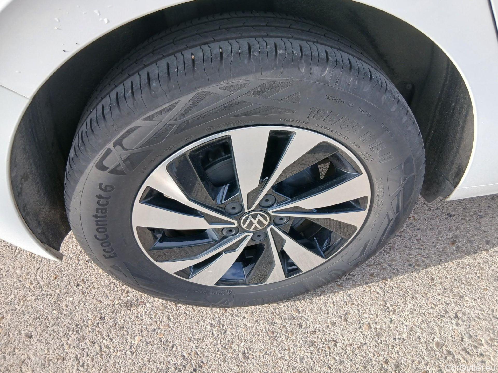  Volkswagen  Polo VOLKSWAGEN  / 2017 / 5P / berlina con portón Advance 1.0 TSI 70kW (95CV) #3