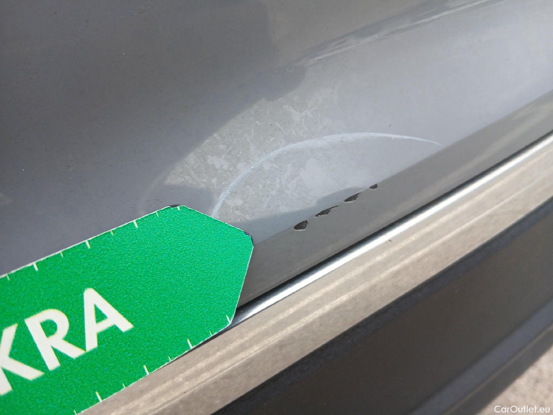  Volkswagen  Tiguan VOLKSWAGEN  / 2020 / 5P / todoterreno Life 2.0 TDI 110kW (150CV) DSG #29