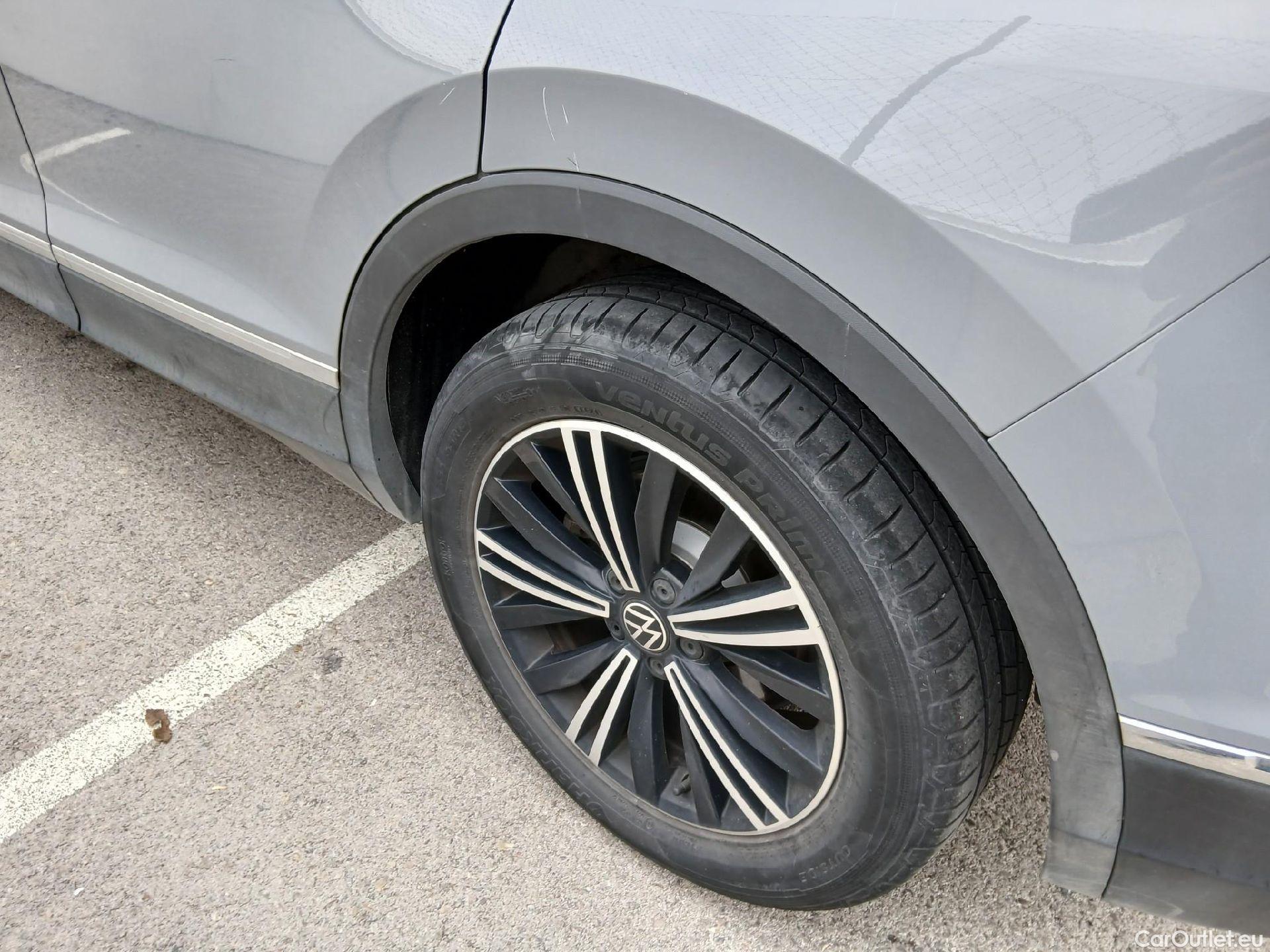  Volkswagen  Tiguan VOLKSWAGEN  / 2020 / 5P / todoterreno Life 2.0 TDI 110kW (150CV) DSG #24