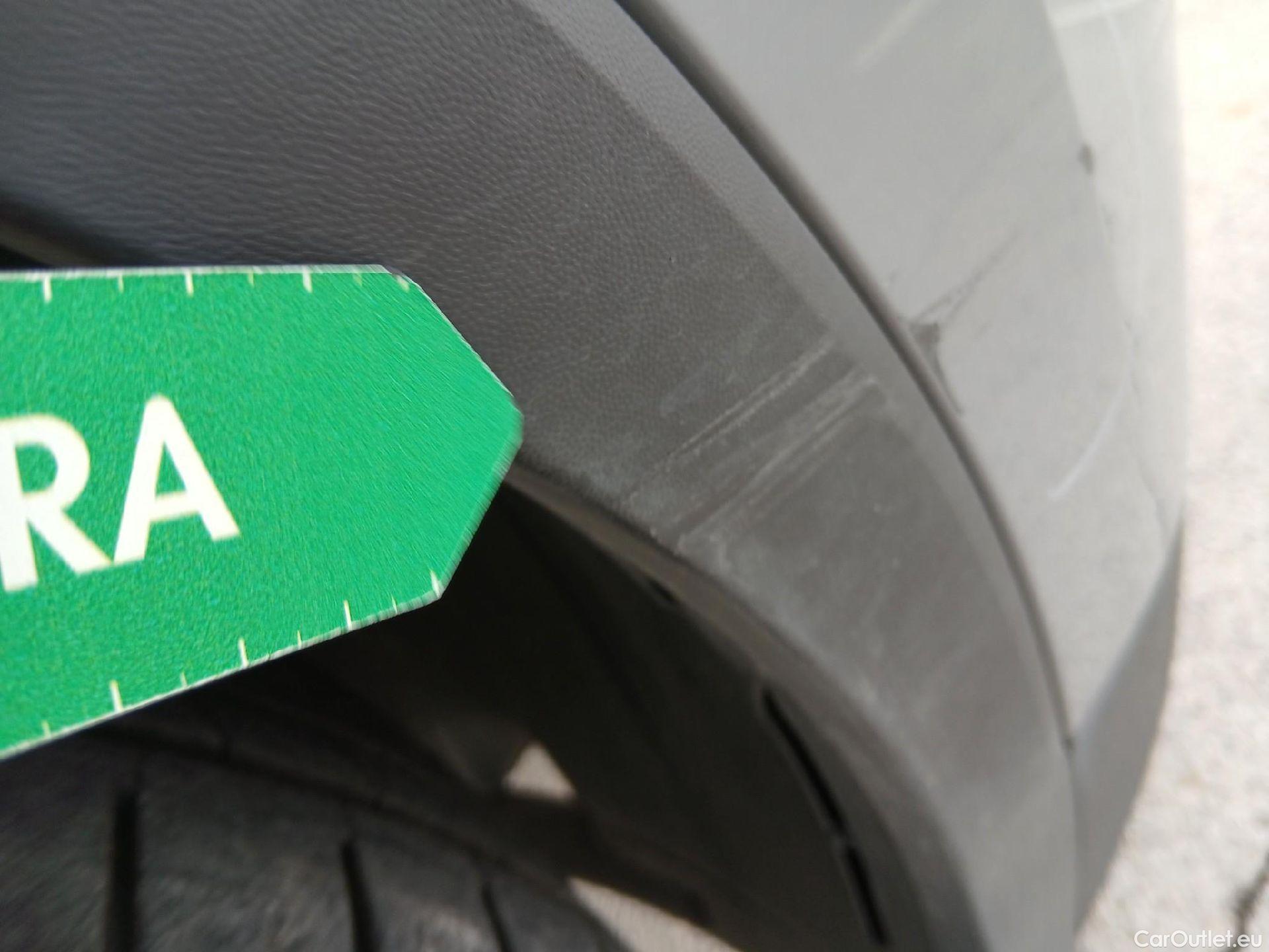  Volkswagen  Tiguan VOLKSWAGEN  / 2020 / 5P / todoterreno Life 2.0 TDI 110kW (150CV) DSG #44