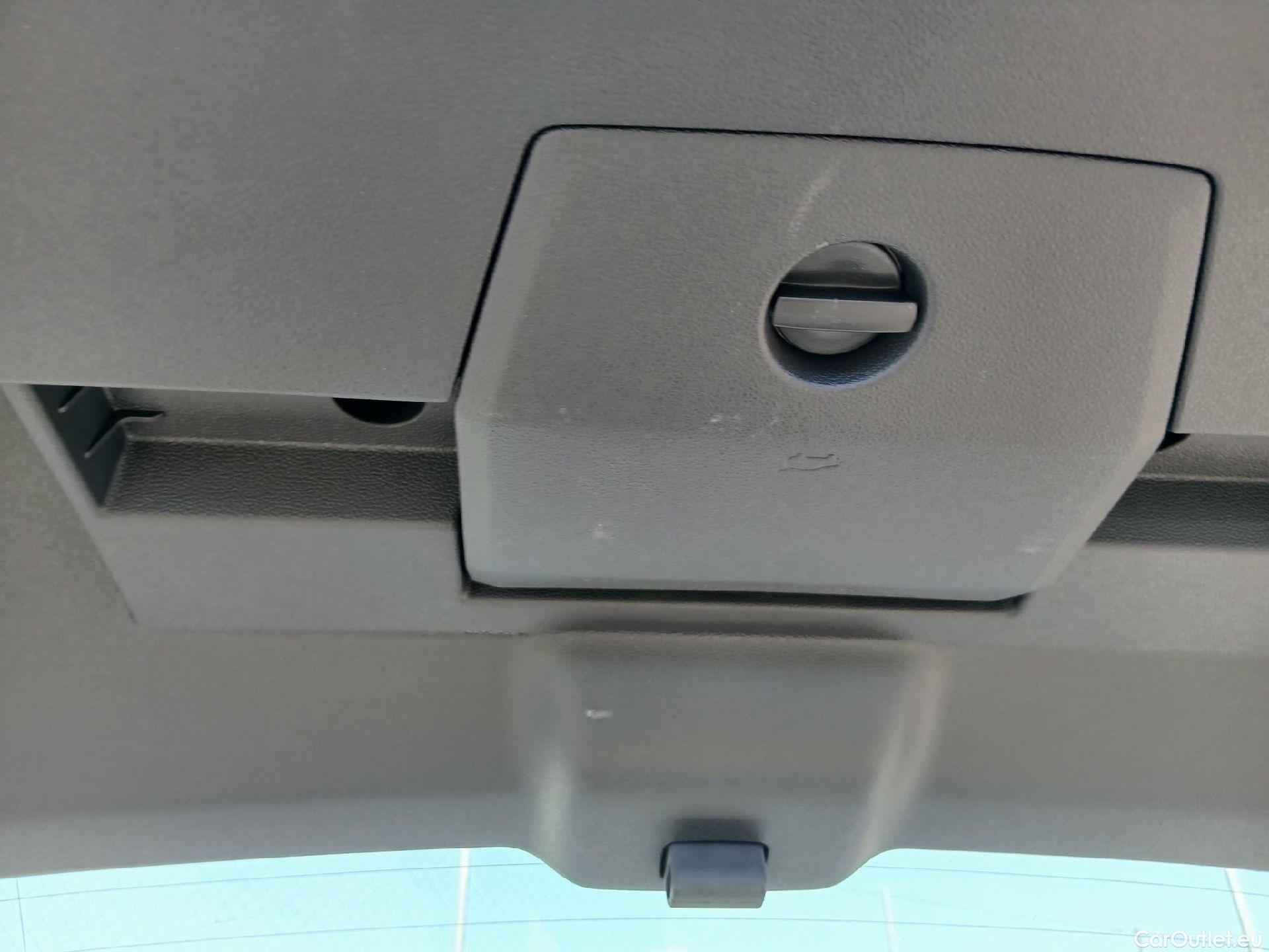  Volkswagen  Polo VOLKSWAGEN  / 2021 / 5P / berlina con portón Life 1.0 TSI 70kW (95CV) #3