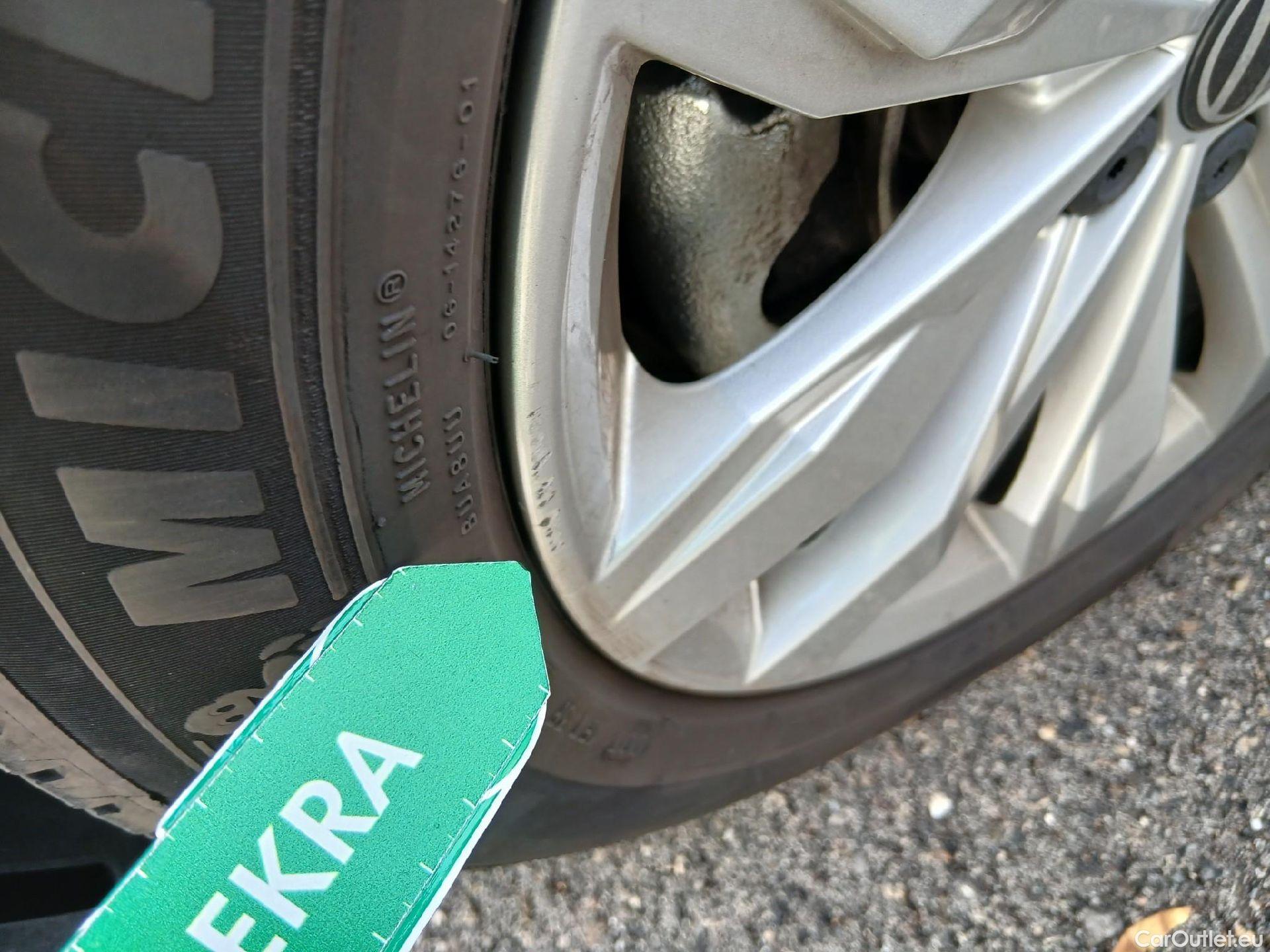  Volkswagen  T-ROC VOLKSWAGEN  / 2017 / 5P / todoterreno Advance 2.0 TDI 110kW (150CV) DSG (AC2) #7