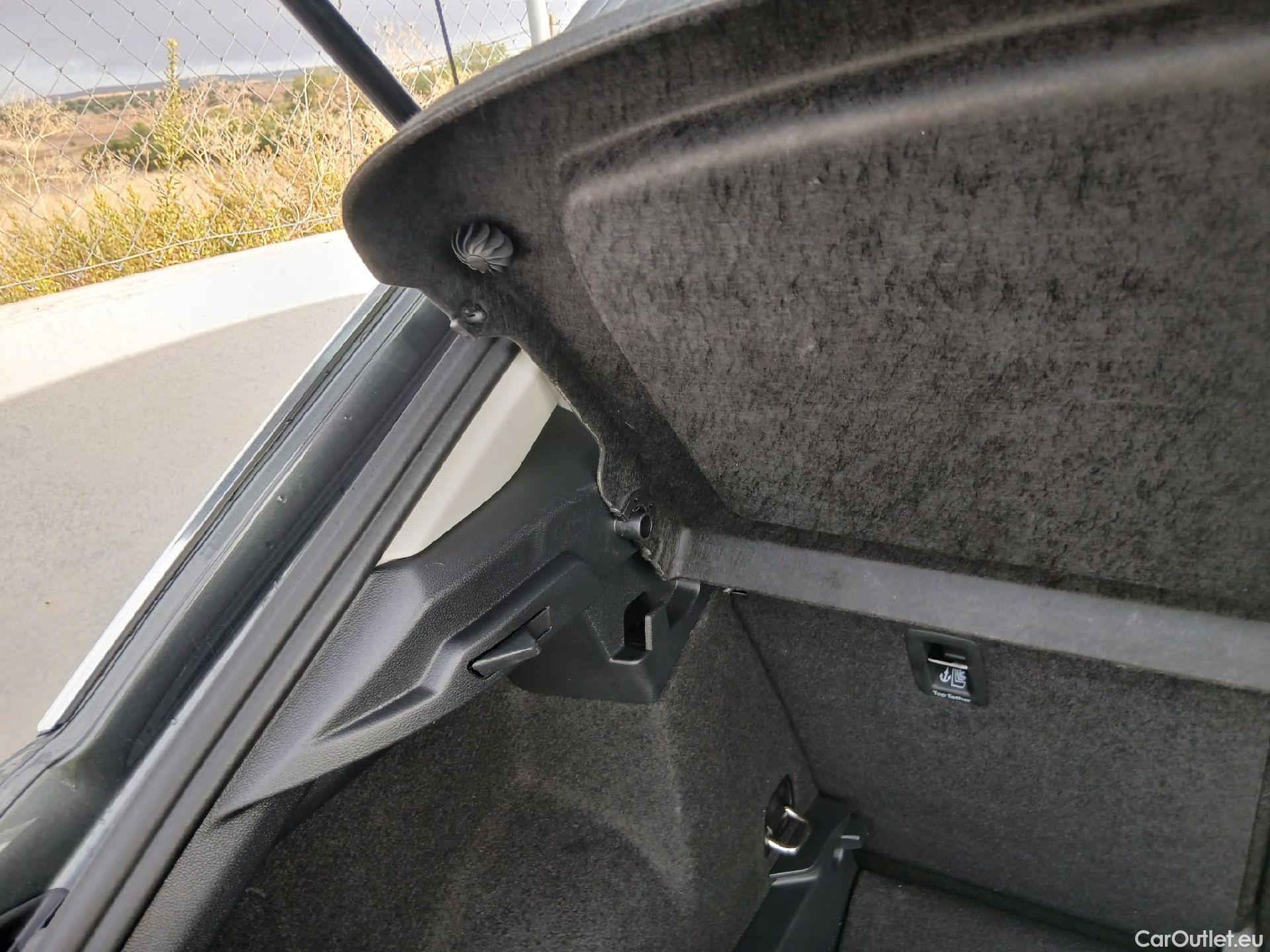  Volkswagen  T-ROC VOLKSWAGEN  / 2017 / 5P / todoterreno Advance 2.0 TDI 110kW (150CV) DSG (AC2) #2