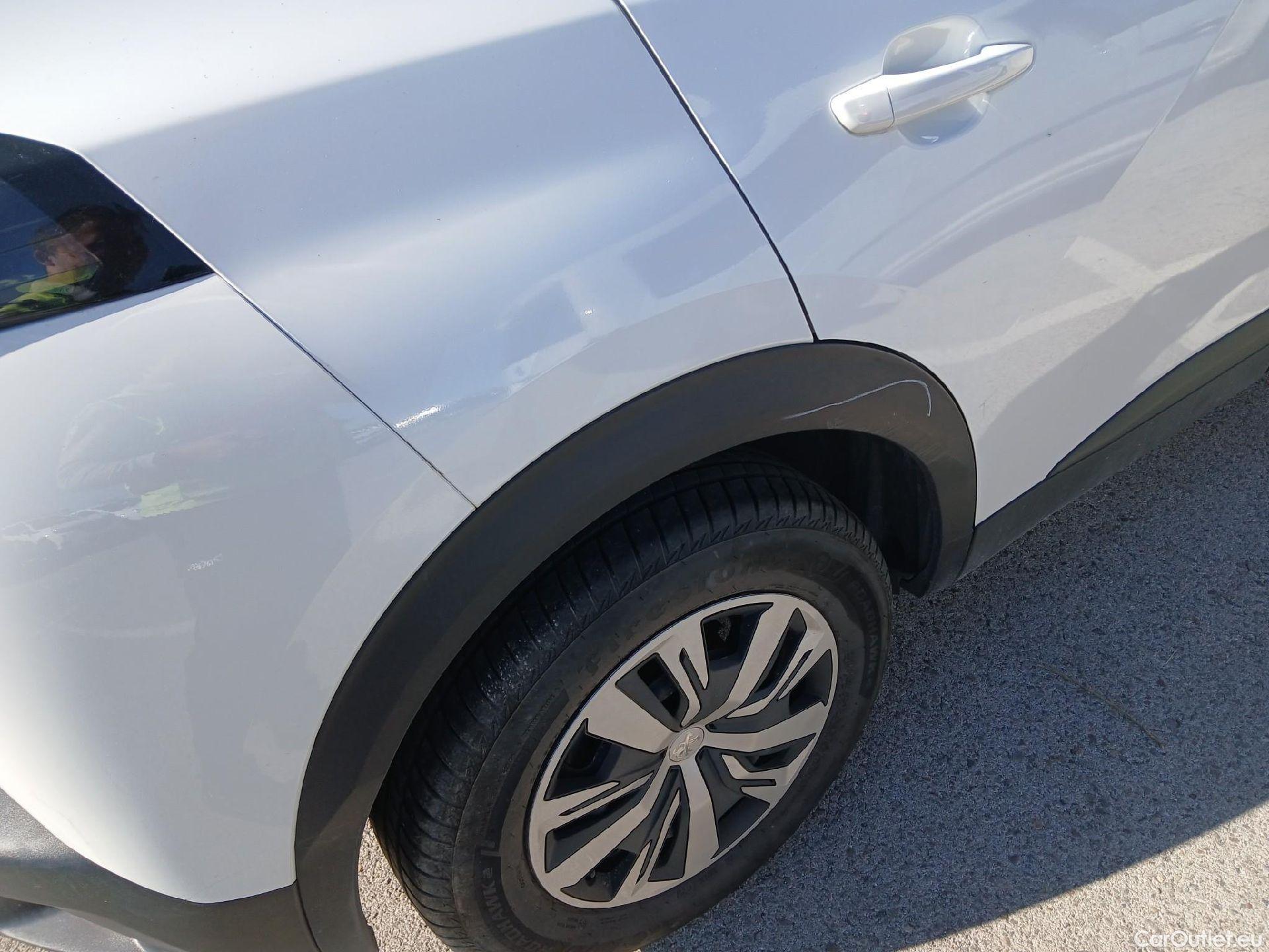  Peugeot  2008 PEUGEOT  / 2019 / 5P / todoterreno Active BlueHDI 81kW (110CV) #23