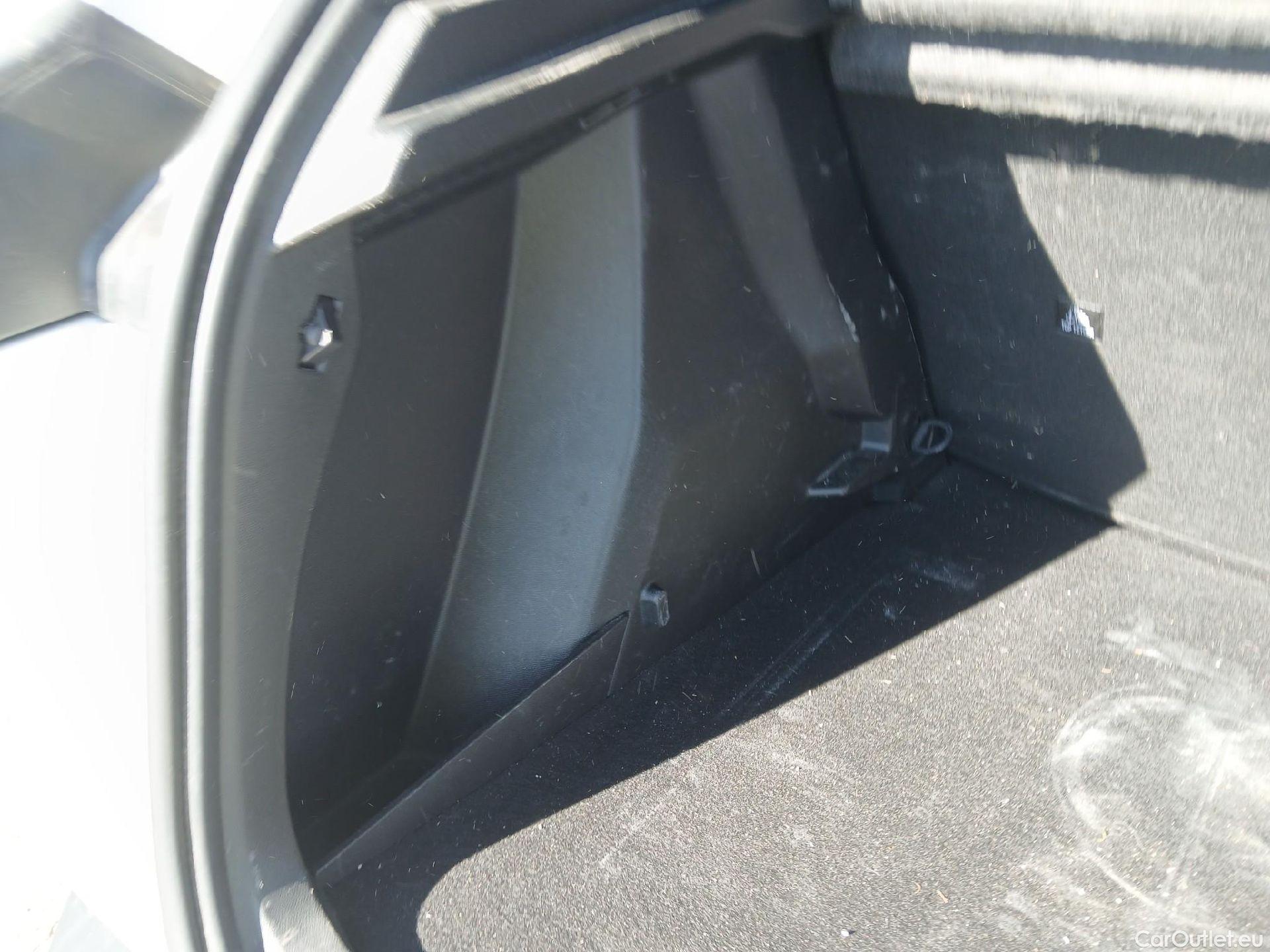  Peugeot  2008 PEUGEOT  / 2019 / 5P / todoterreno Active BlueHDI 81kW (110CV) #8