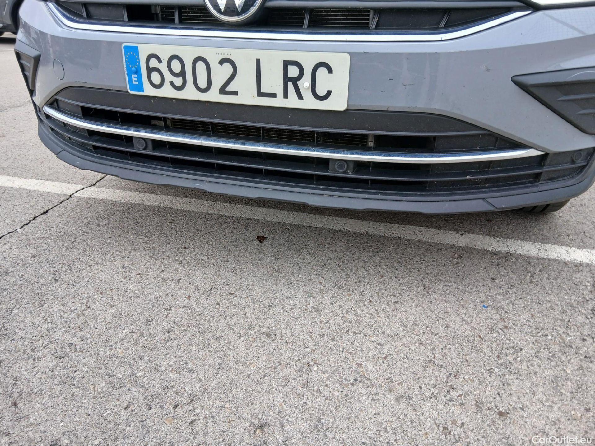  Volkswagen  Tiguan VOLKSWAGEN  / 2020 / 5P / todoterreno Life 2.0 TDI 110kW (150CV) DSG #9