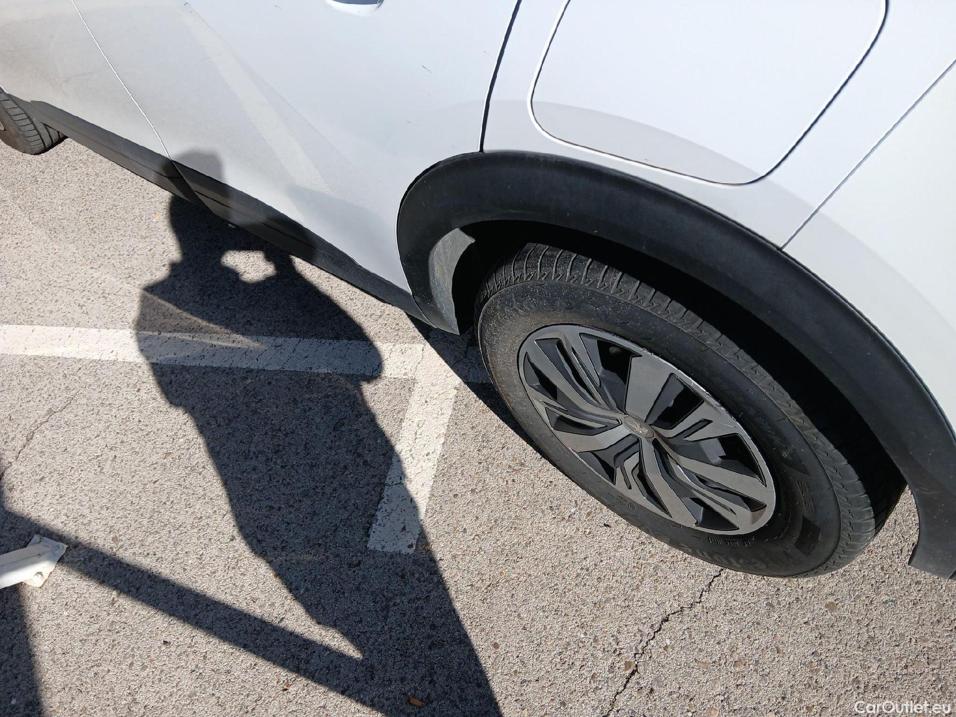  Peugeot  2008 PEUGEOT  / 2019 / 5P / todoterreno Active BlueHDI 81kW (110CV) #18