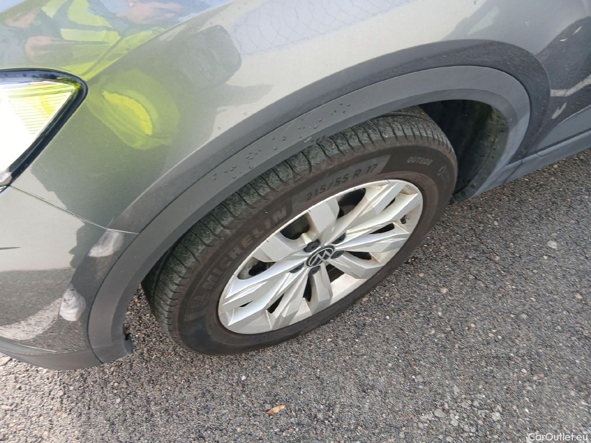  Volkswagen  T-ROC VOLKSWAGEN  / 2017 / 5P / todoterreno Advance 2.0 TDI 110kW (150CV) DSG (AC2) #6