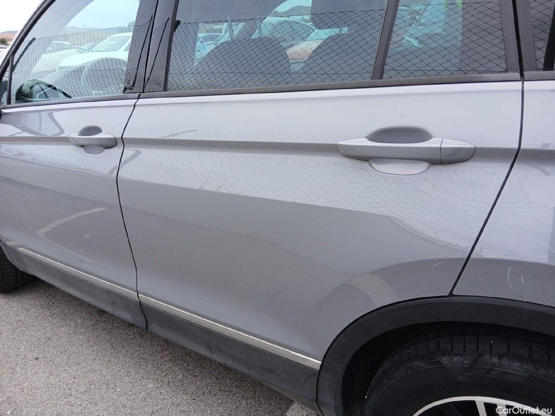  Volkswagen  Tiguan VOLKSWAGEN  / 2020 / 5P / todoterreno Life 2.0 TDI 110kW (150CV) DSG #19