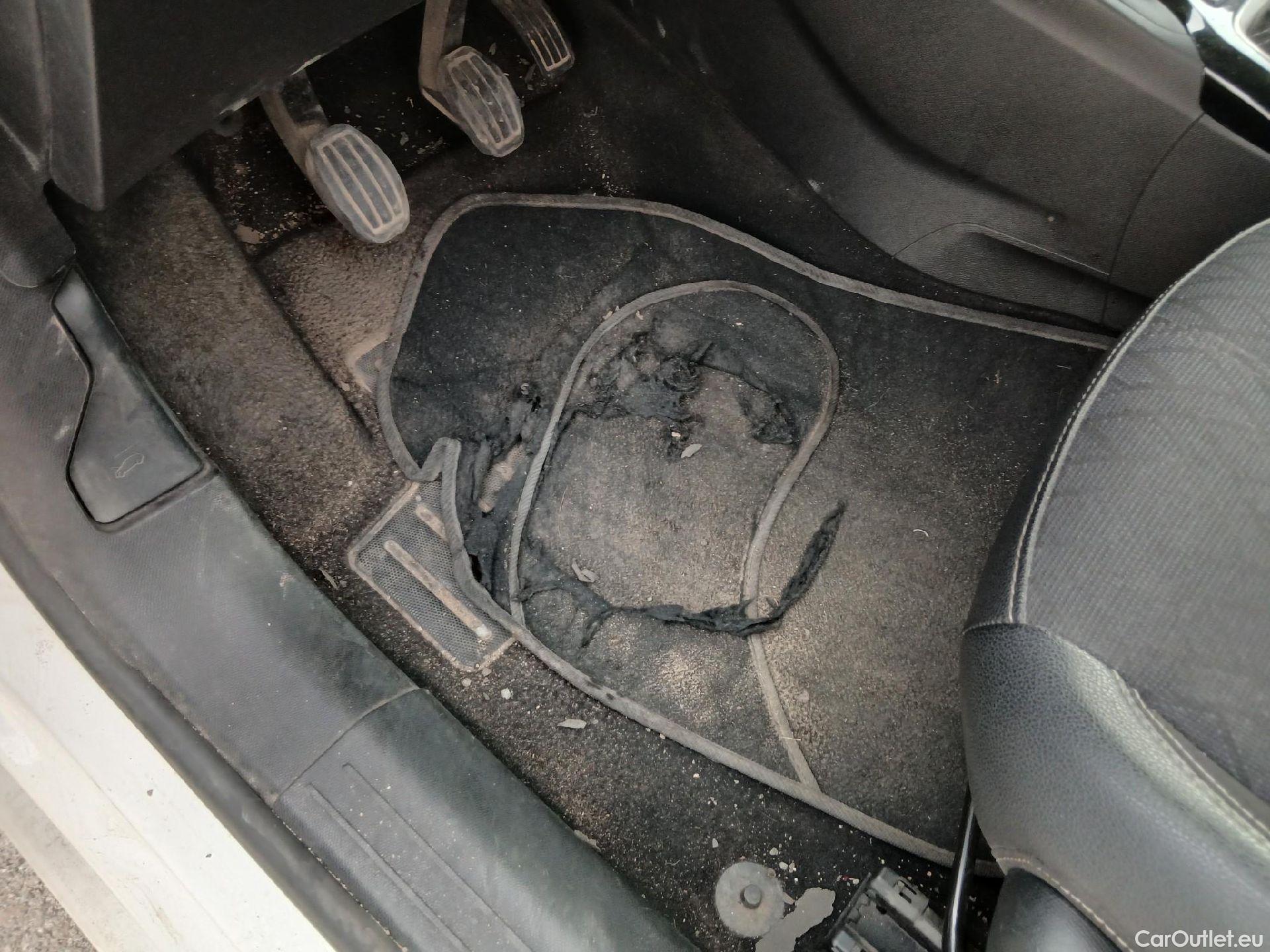  Opel  Corsa OPEL  1.2T XHL 74kW (100CV) Elegance #2