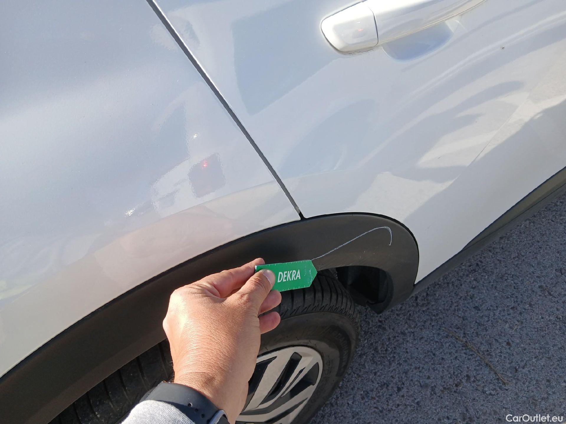  Peugeot  2008 PEUGEOT  / 2019 / 5P / todoterreno Active BlueHDI 81kW (110CV) #24