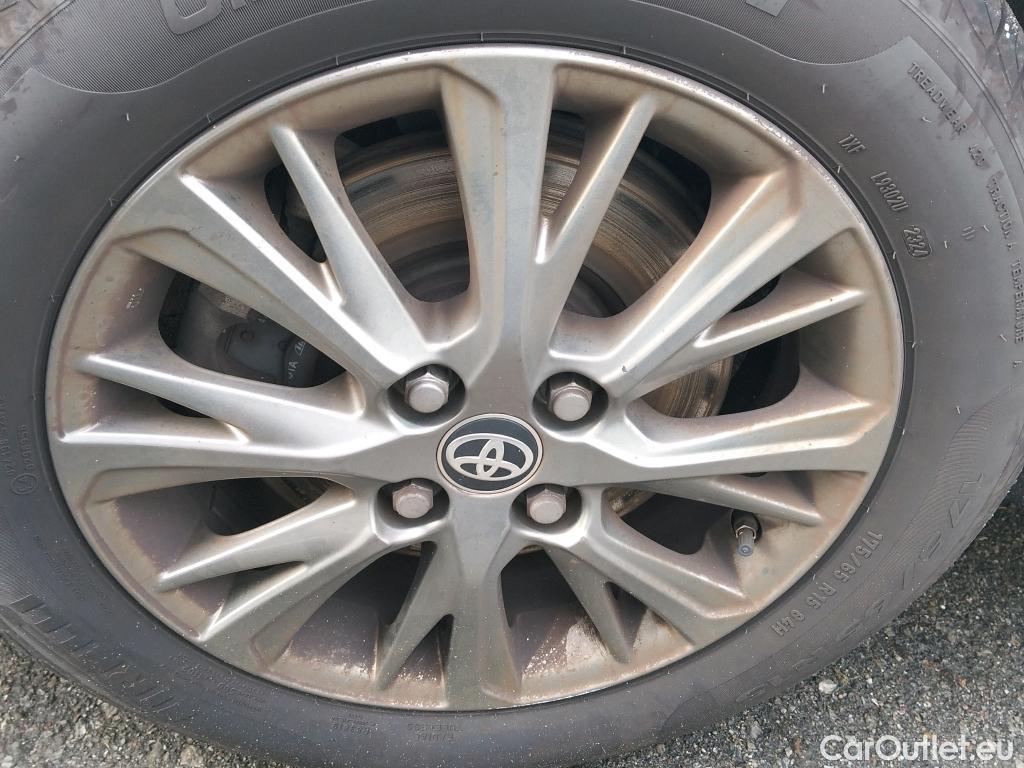  Toyota  Yaris TOYOTA  / 2017 / 5P / berlina con portón 1.5 100H Active #13