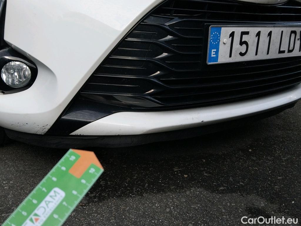  Toyota  Yaris TOYOTA  / 2017 / 5P / berlina con portón 1.5 100H Active #6