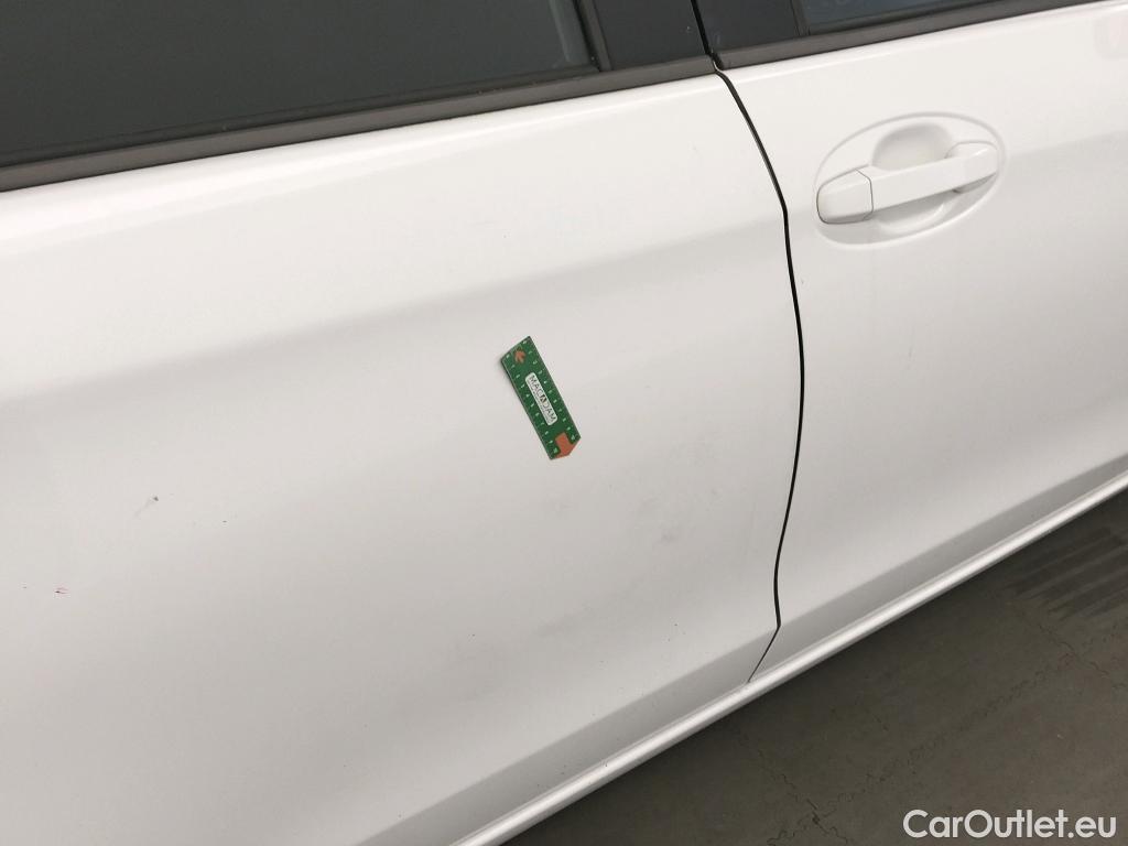  Toyota  Yaris TOYOTA  / 2017 / 5P / berlina con portón 1.5 100H Active #15