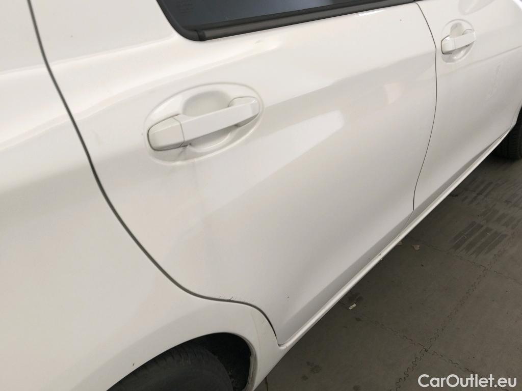  Toyota  Yaris TOYOTA  / 2017 / 5P / berlina con portón 1.5 100H Active #9