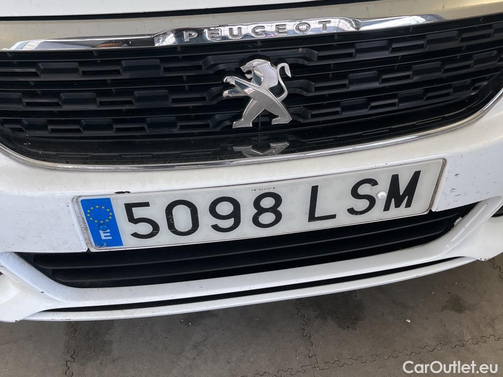  Peugeot  308 PEUGEOT  / 2017 / 5P / berlina con portón 5p Active Pack BlueHDi 130 S&S (AC) #24