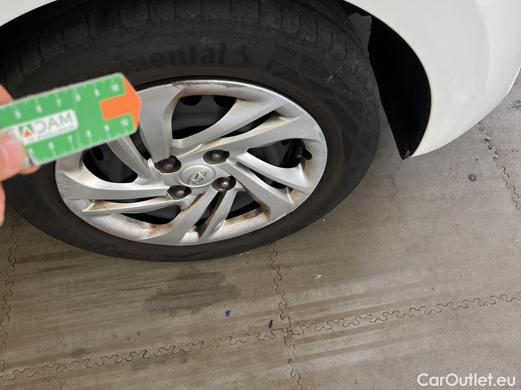  Hyundai  i10 HYUNDAI  / 2020 / 5P / berlina con portón 1.0 Essence #24