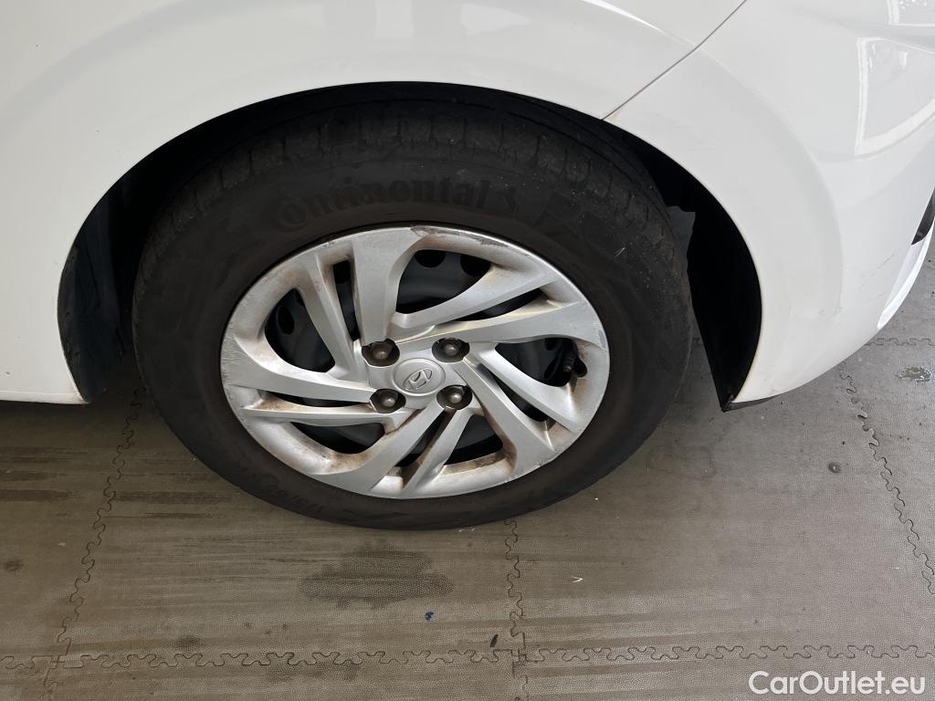  Hyundai  i10 HYUNDAI  / 2020 / 5P / berlina con portón 1.0 Essence #23