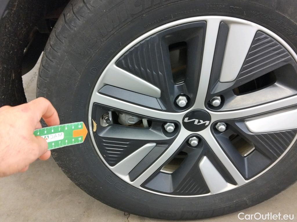  KIA  Niro KIA  / 2019 / 5P / crossover 1.6 GDi PHEV 104kW (141CV) Drive #10