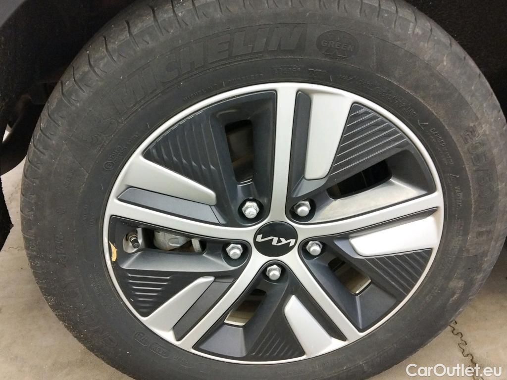  KIA  Niro KIA  / 2019 / 5P / crossover 1.6 GDi PHEV 104kW (141CV) Drive #9