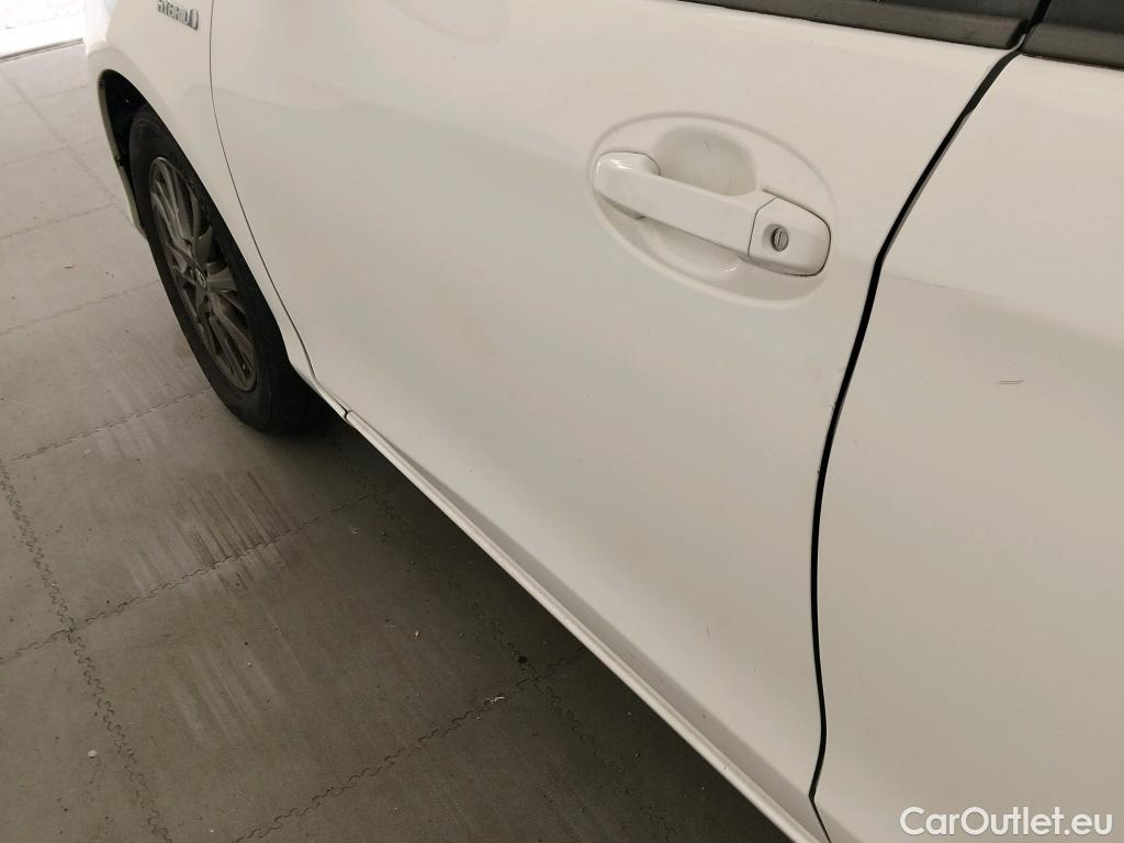  Toyota  Yaris TOYOTA  / 2017 / 5P / berlina con portón 1.5 100H Active #9