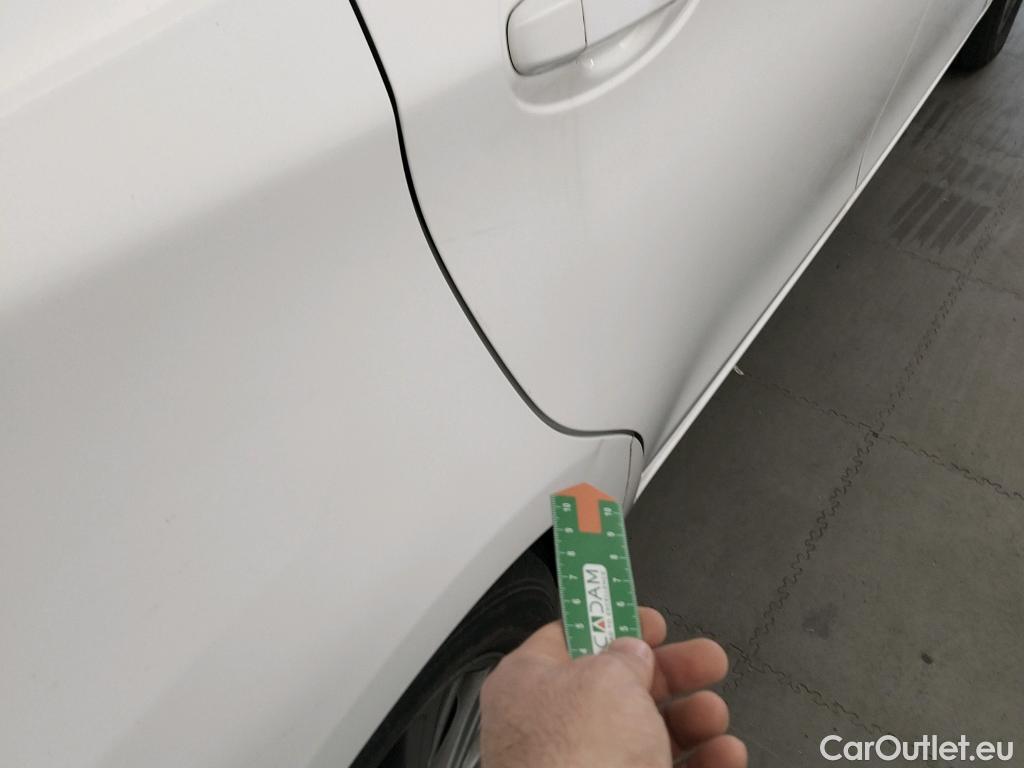  Toyota  Yaris TOYOTA  / 2017 / 5P / berlina con portón 1.5 100H Active #14